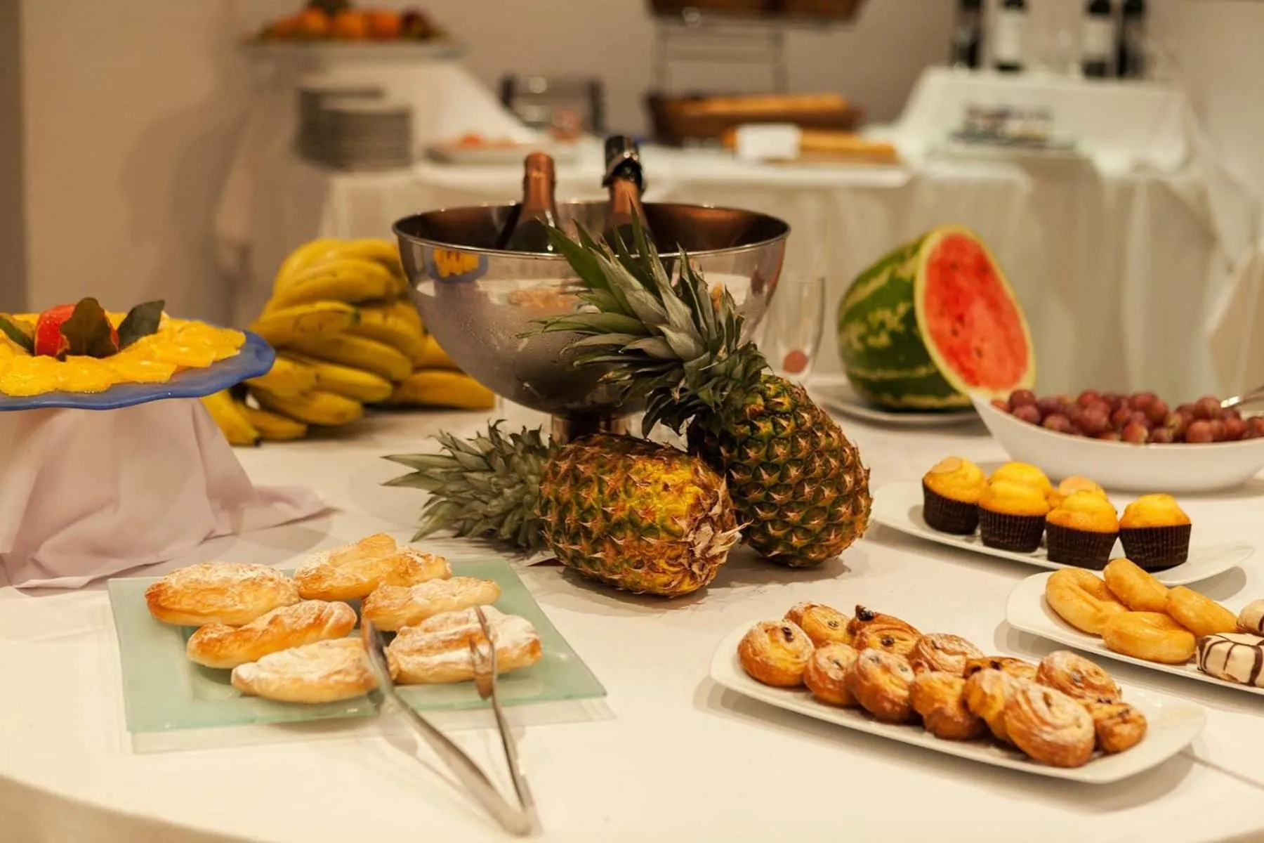 Food and drinks in Hotel Capri