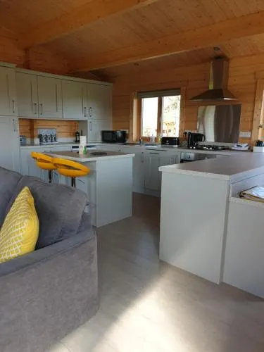 Ruth's Retreat Shropshire Countryside Lodge with private hot tub & great views