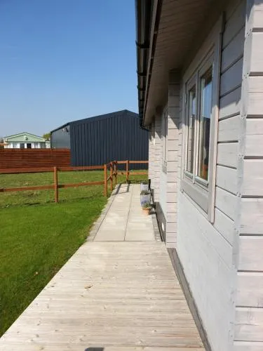 Ruth's Retreat Shropshire Countryside Lodge with private hot tub & great views