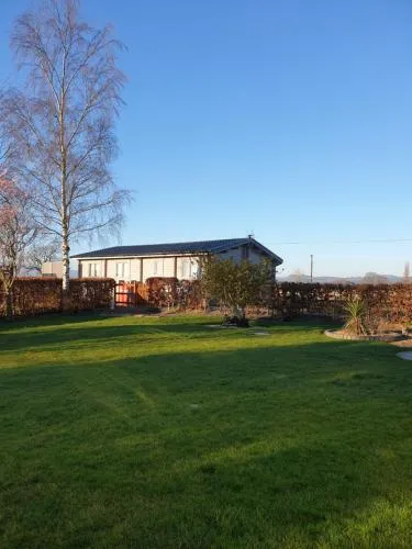 Ruth's Retreat Shropshire Countryside Lodge with private hot tub & great views