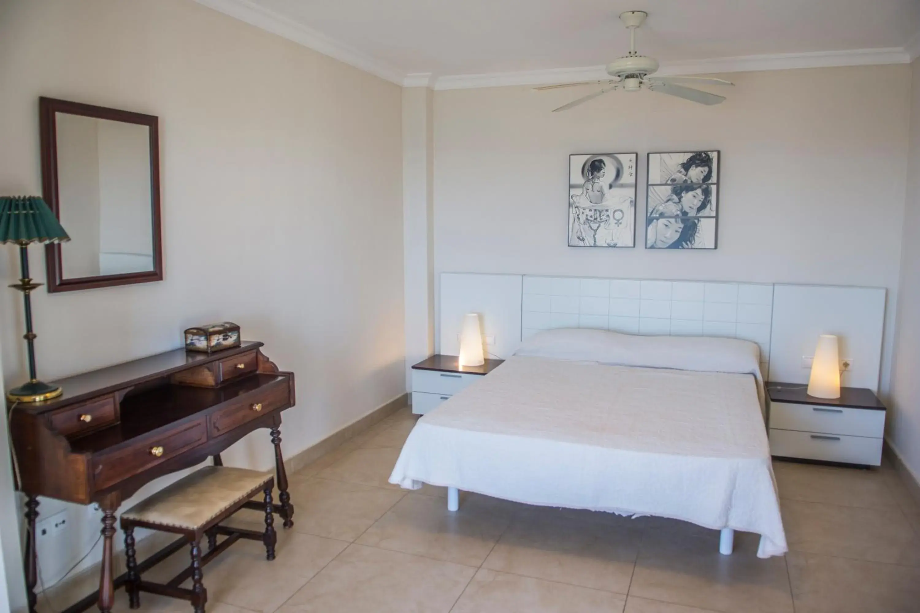 Bed in Hamilton Court Bed in Hamilton Court