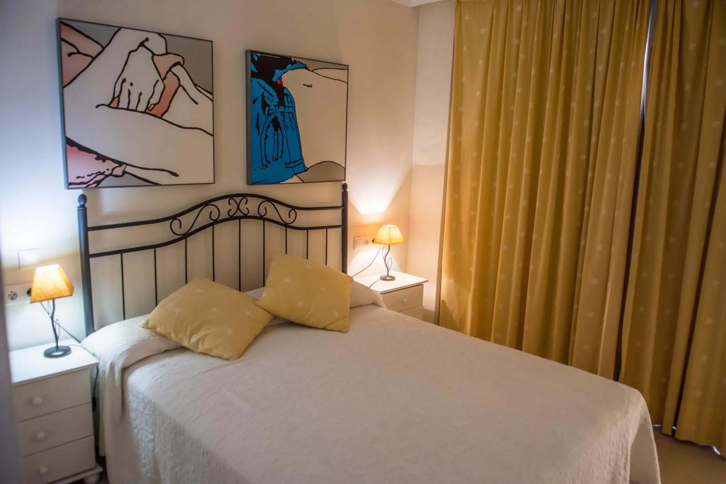 Bed in Hamilton Court Bed in Hamilton Court