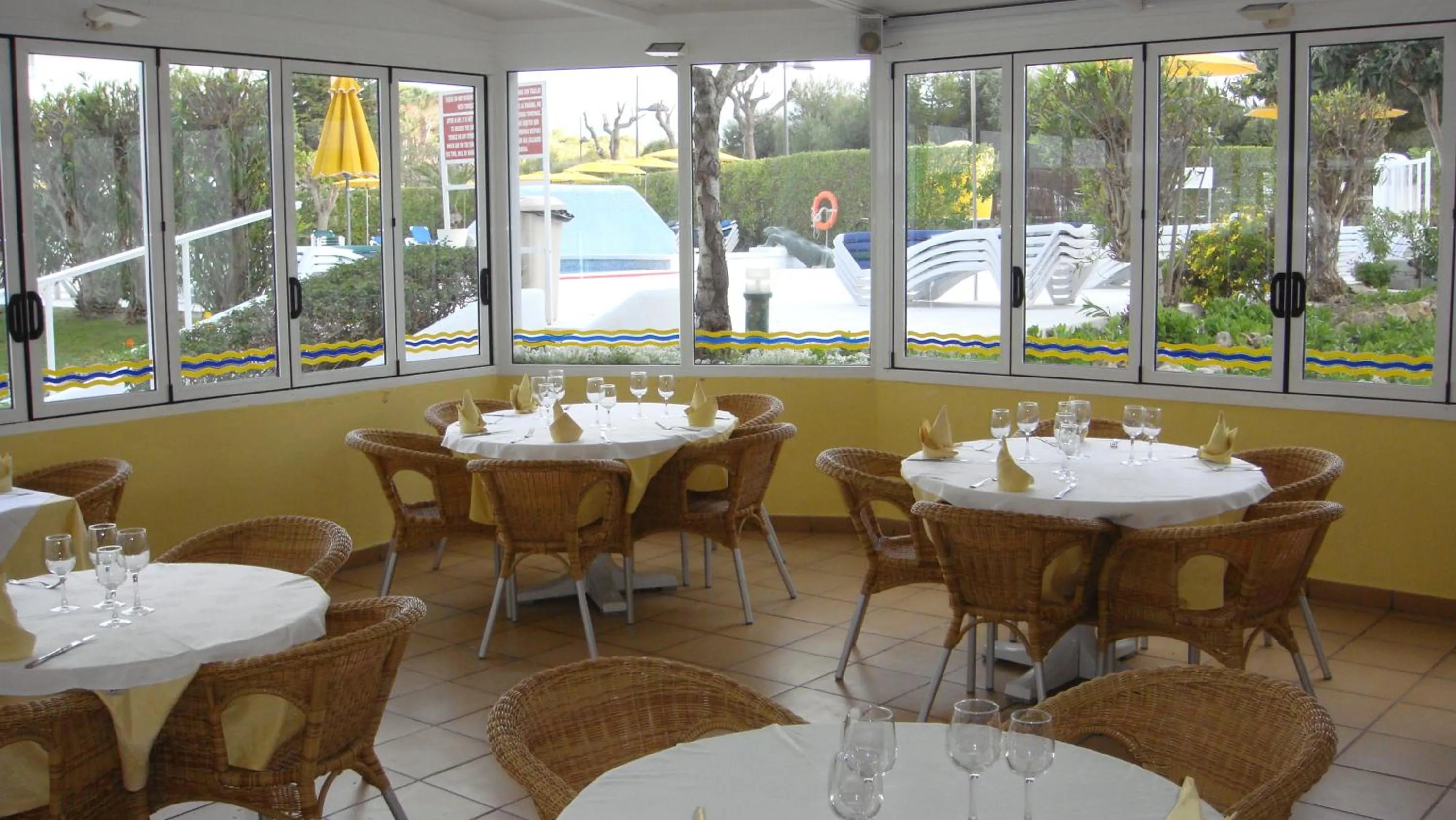 Restaurant/places to eat in Hamilton Court