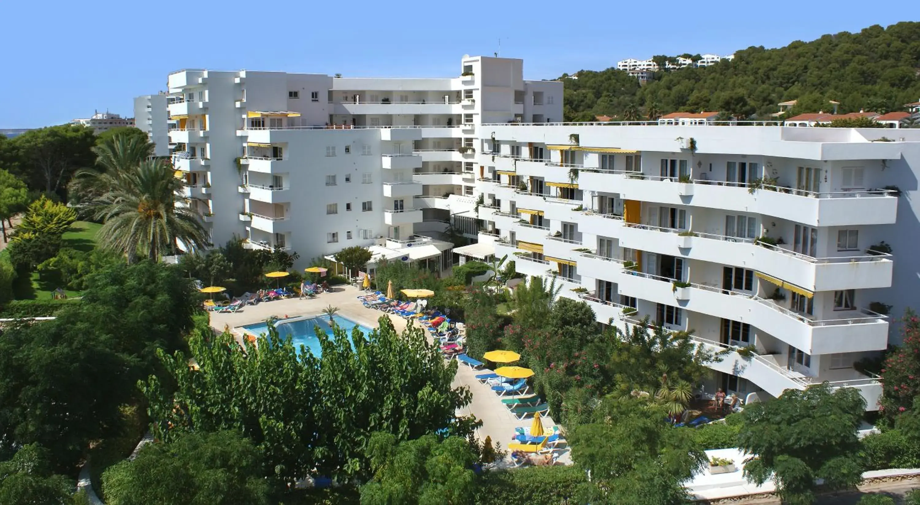 Property building in Hamilton Court Property building in Hamilton Court