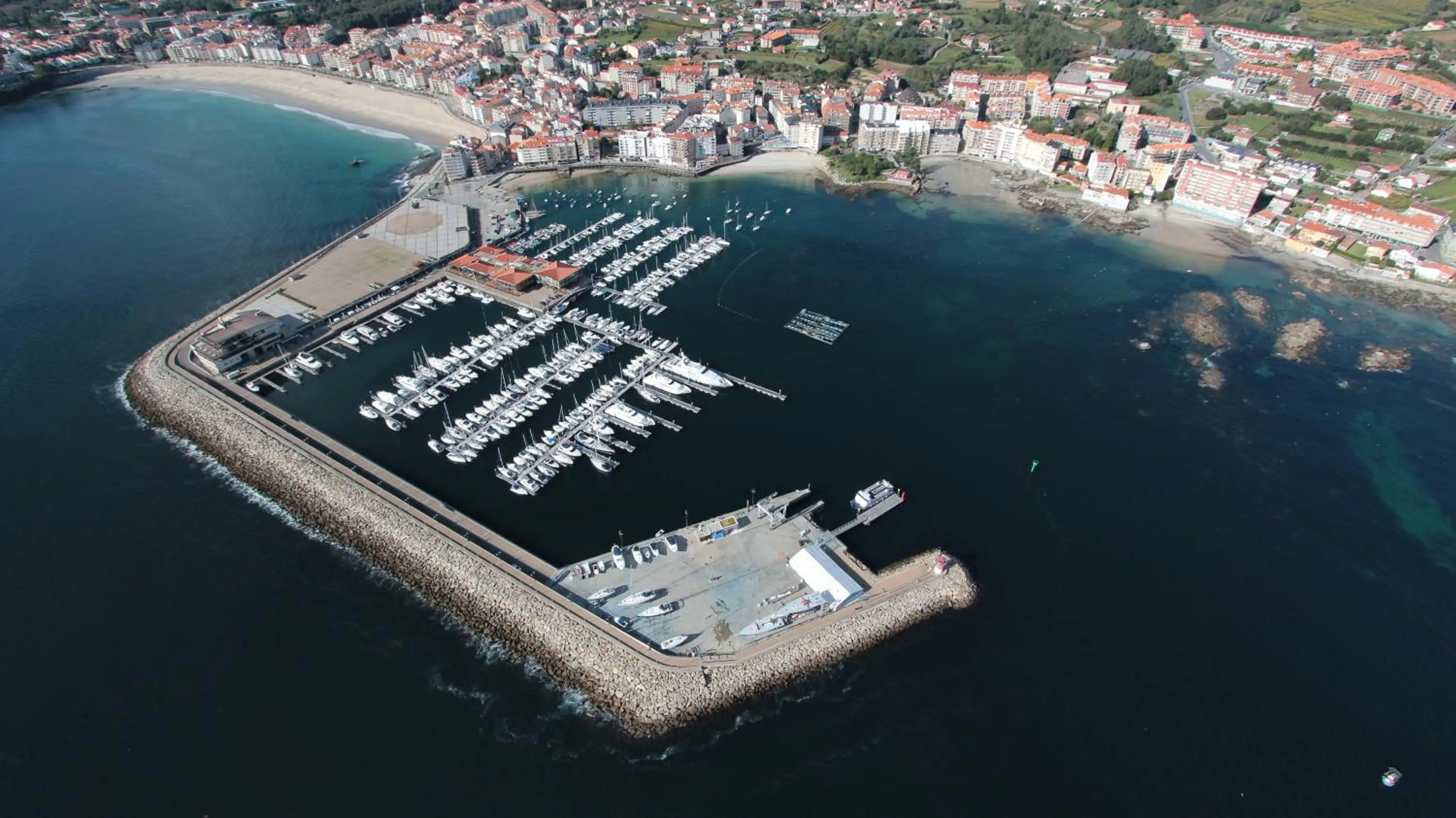 Nearby landmark in Hotel El Puente