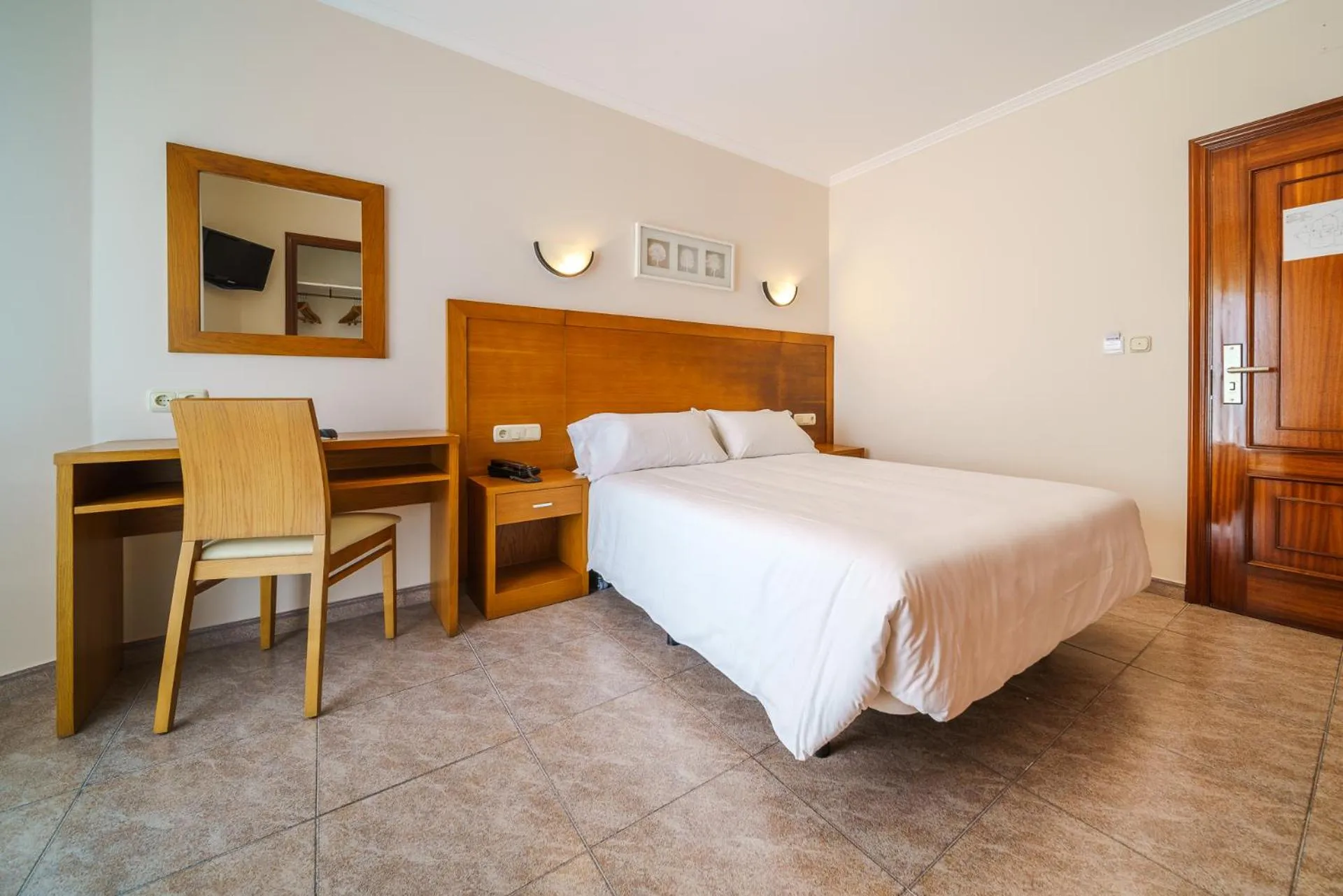 Photo of the whole room, Bed in Hotel El Puente