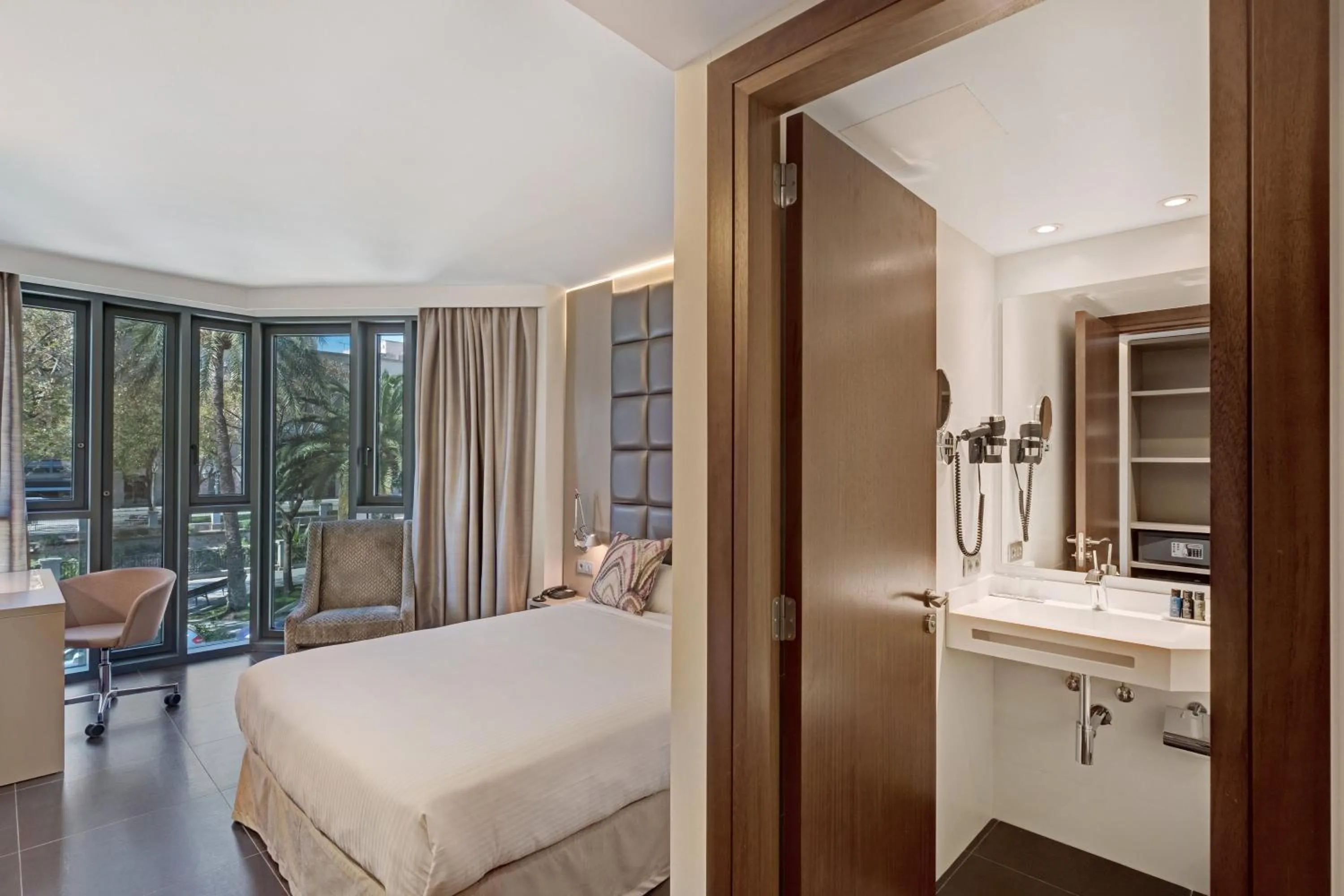 Photo of the whole room, Bed in Hotel Palladium