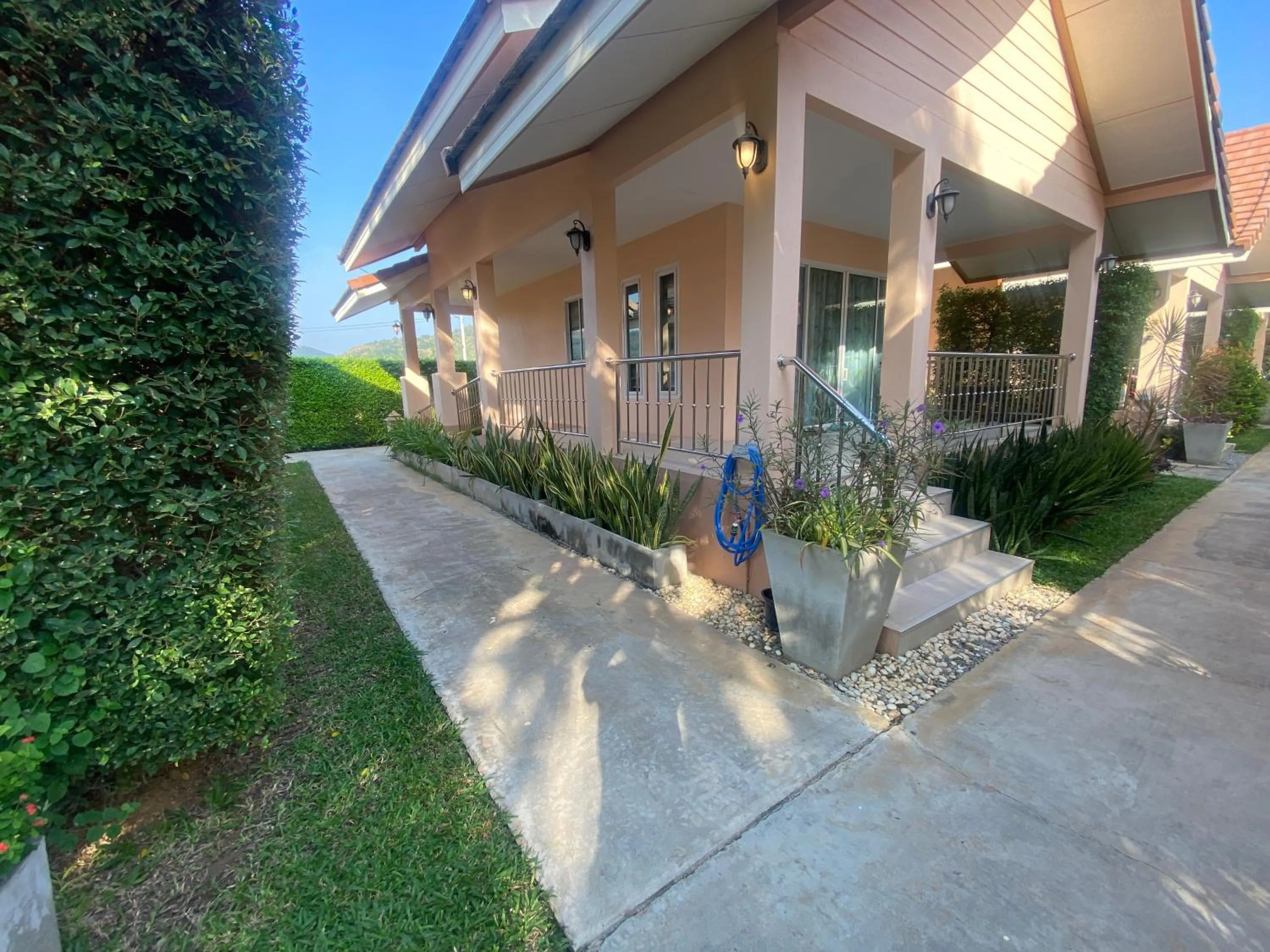 Property building in Chang Noi Hua Hin Pranburi fully accessible barrierefrei resort