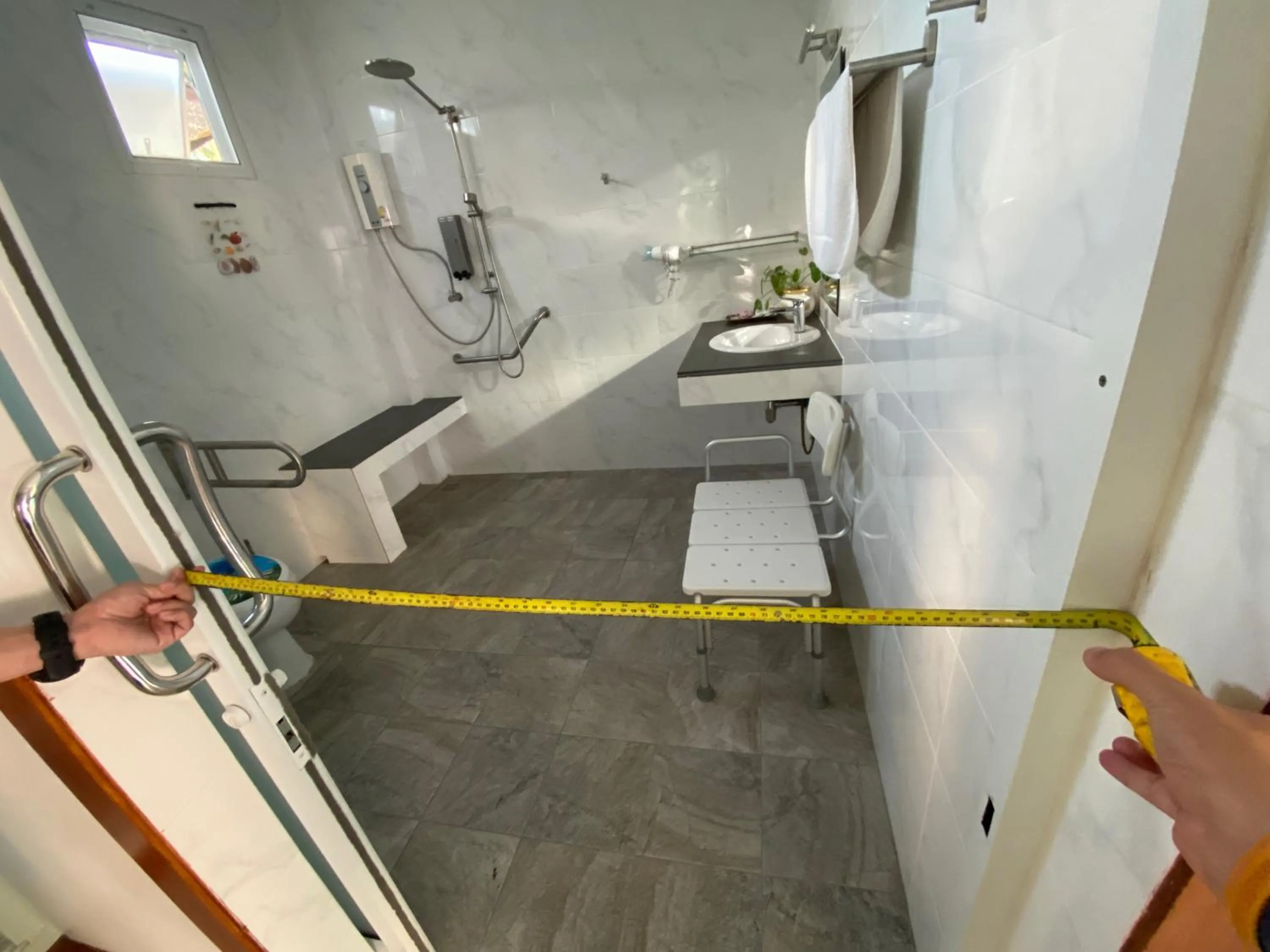 Bathroom in Chang Noi Hua Hin Pranburi fully accessible barrierefrei resort