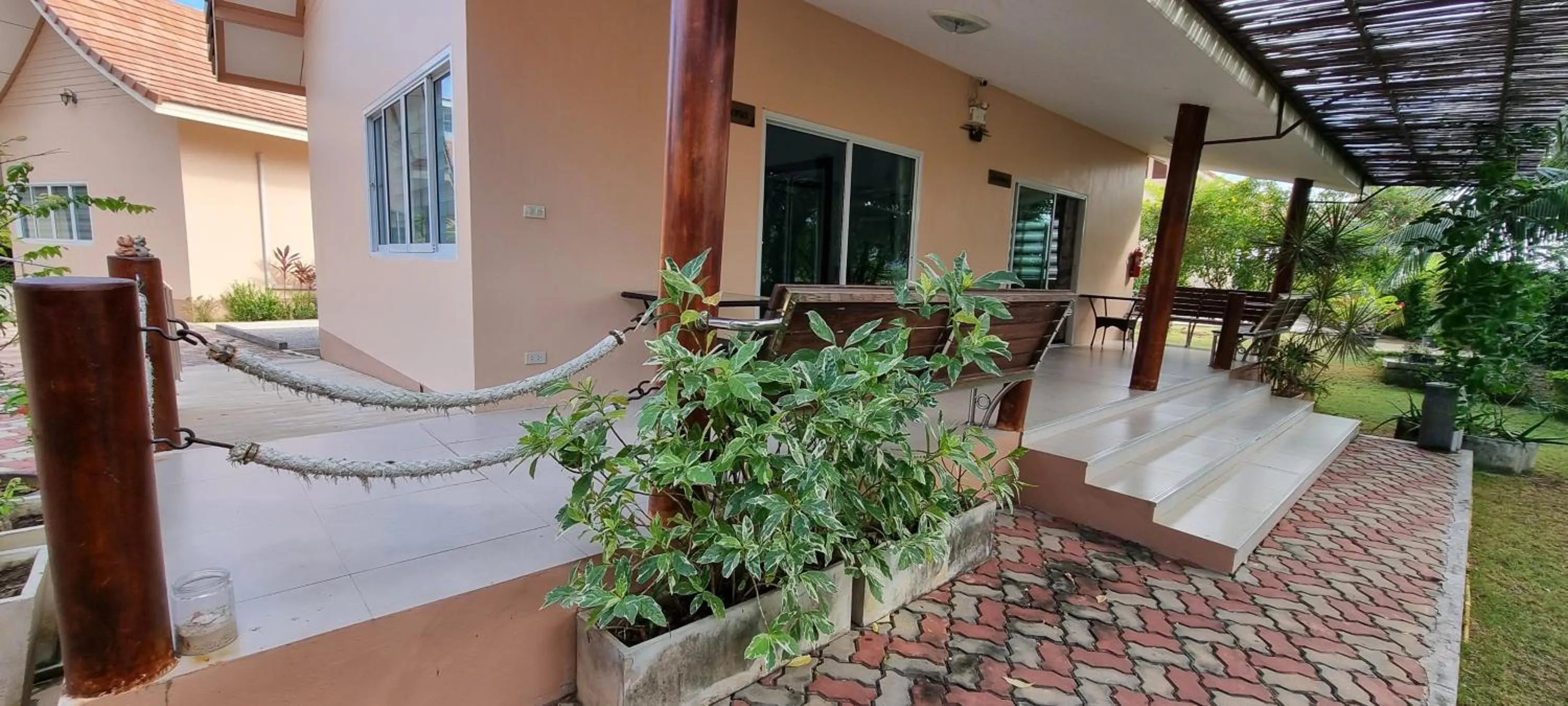 Property building in Chang Noi Hua Hin Pranburi fully accessible barrierefrei resort