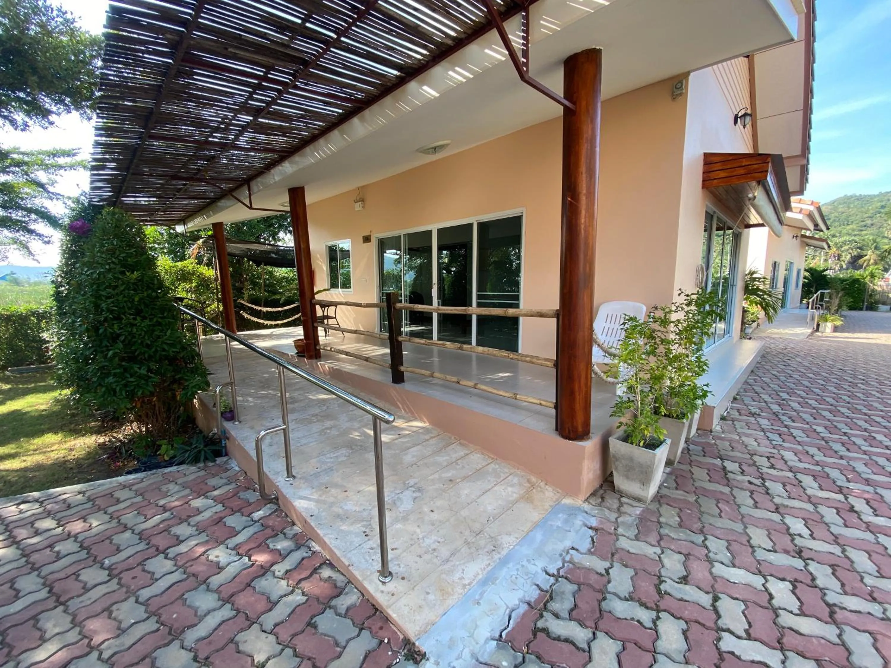 Property building in Chang Noi Hua Hin Pranburi fully accessible barrierefrei resort