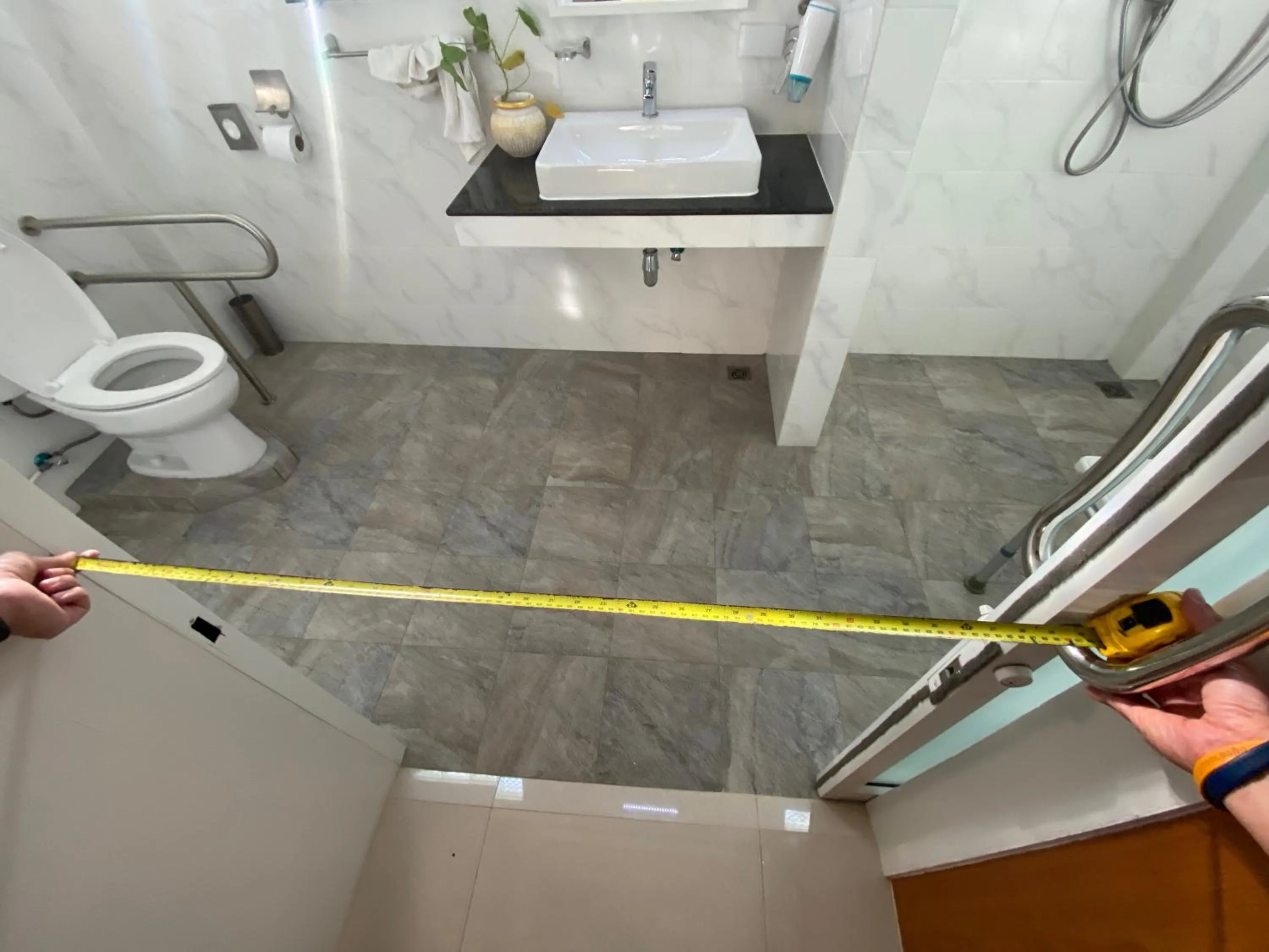 Bathroom in Chang Noi Hua Hin Pranburi fully accessible barrierefrei resort