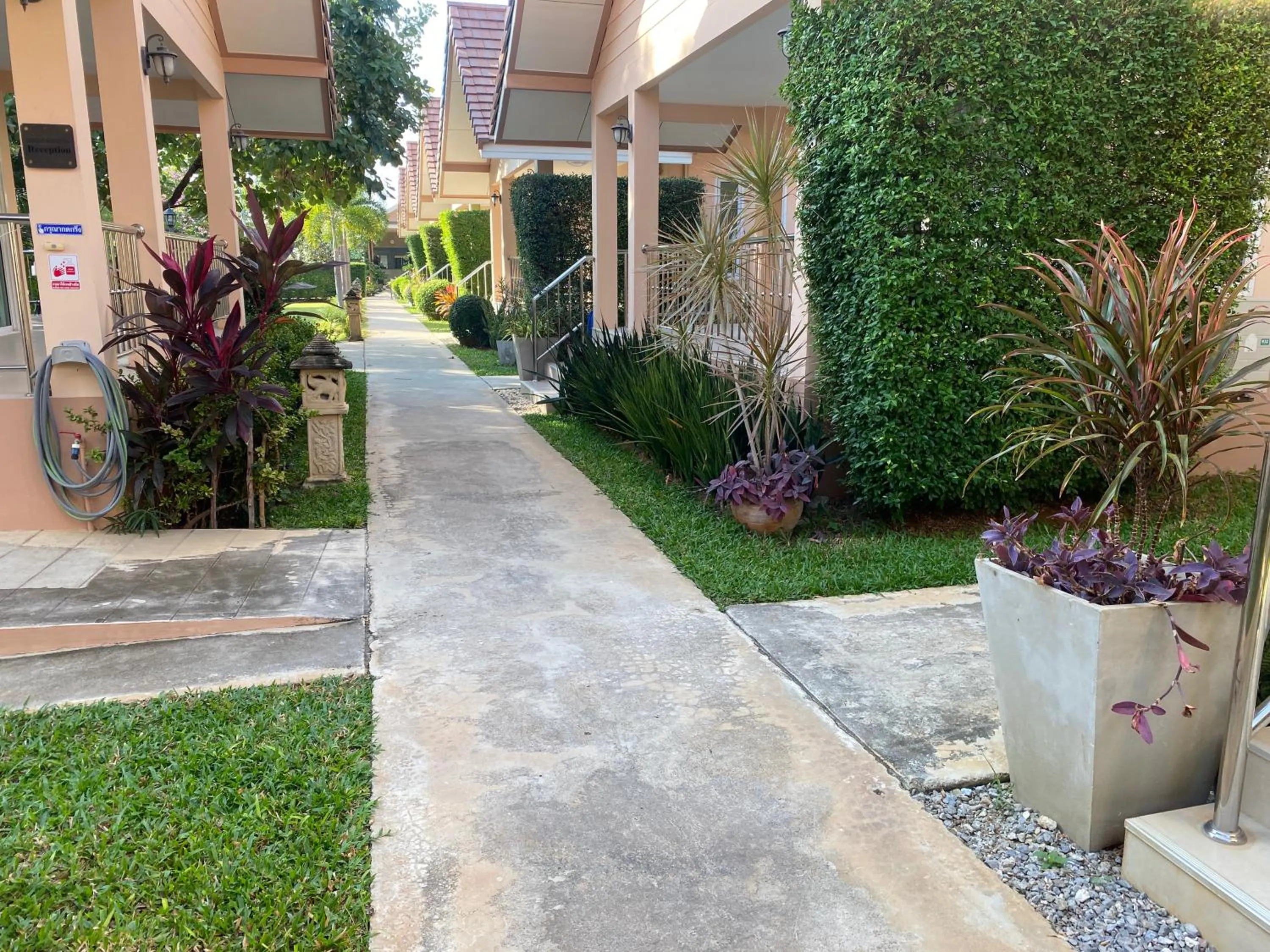 Property building in Chang Noi Hua Hin Pranburi fully accessible barrierefrei resort