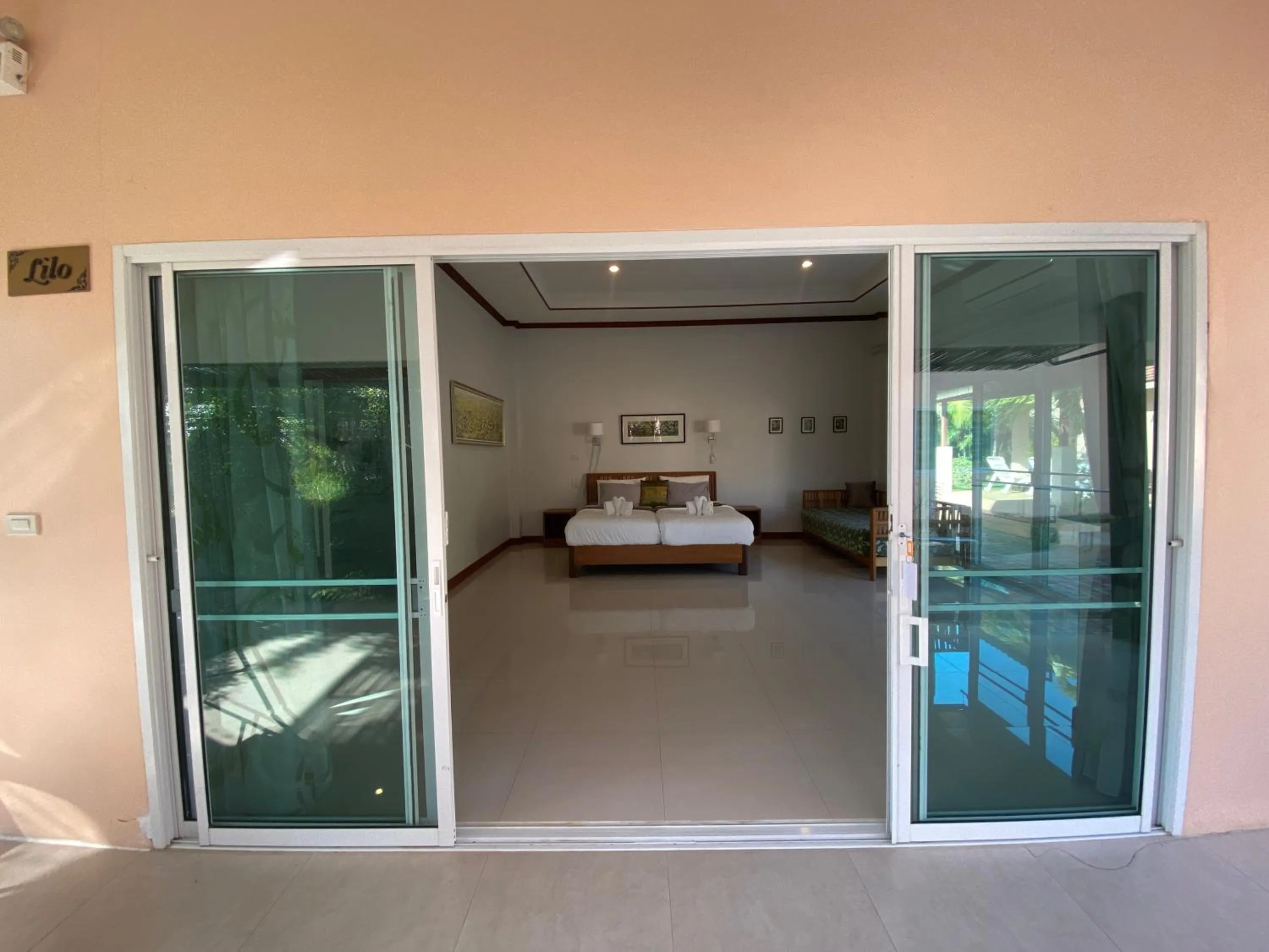 Photo of the whole room, Bed in Chang Noi Hua Hin Pranburi fully accessible barrierefrei resort