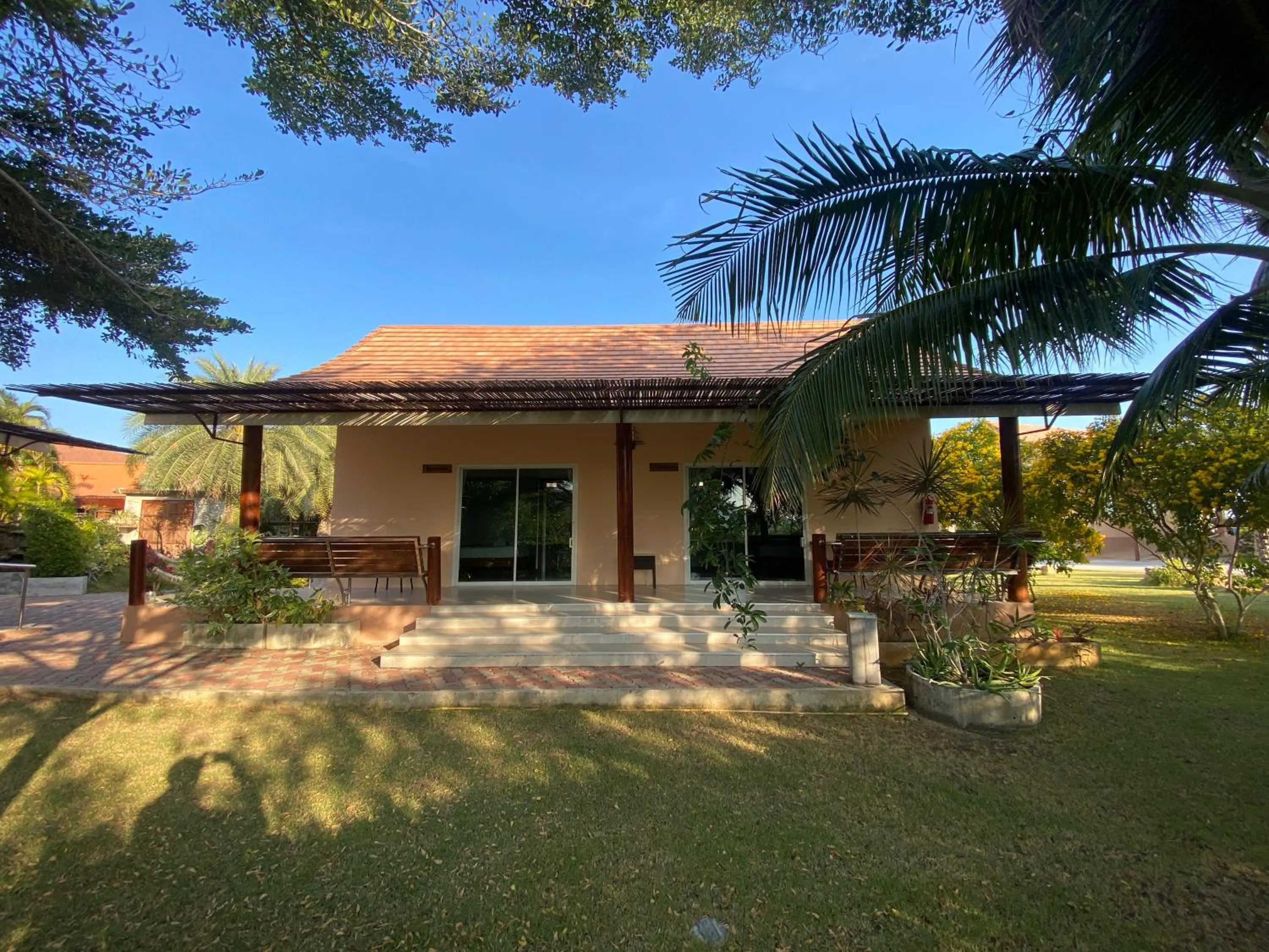 Property building in Chang Noi Hua Hin Pranburi fully accessible barrierefrei resort