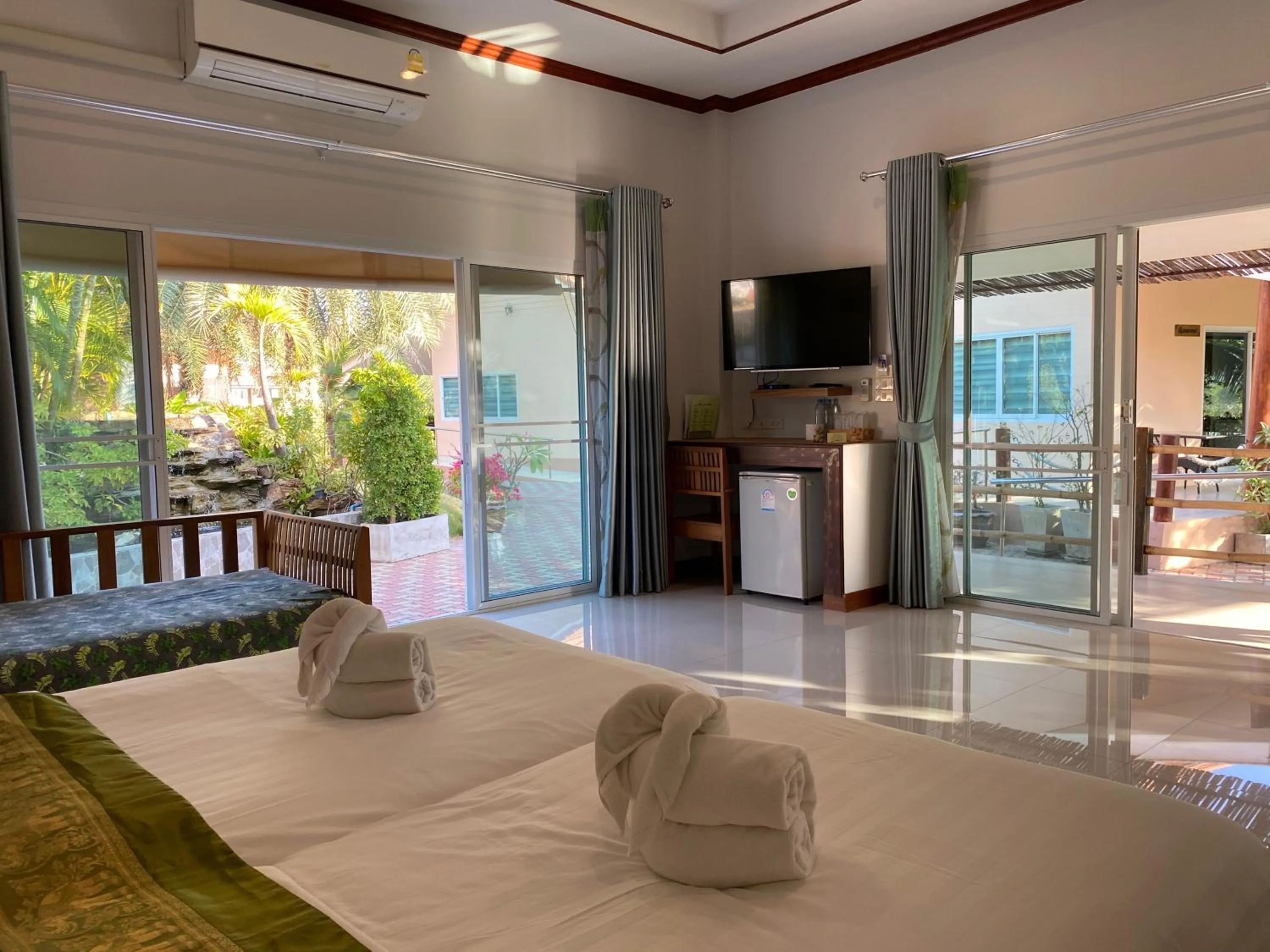 Photo of the whole room, Bed in Chang Noi Hua Hin Pranburi fully accessible barrierefrei resort