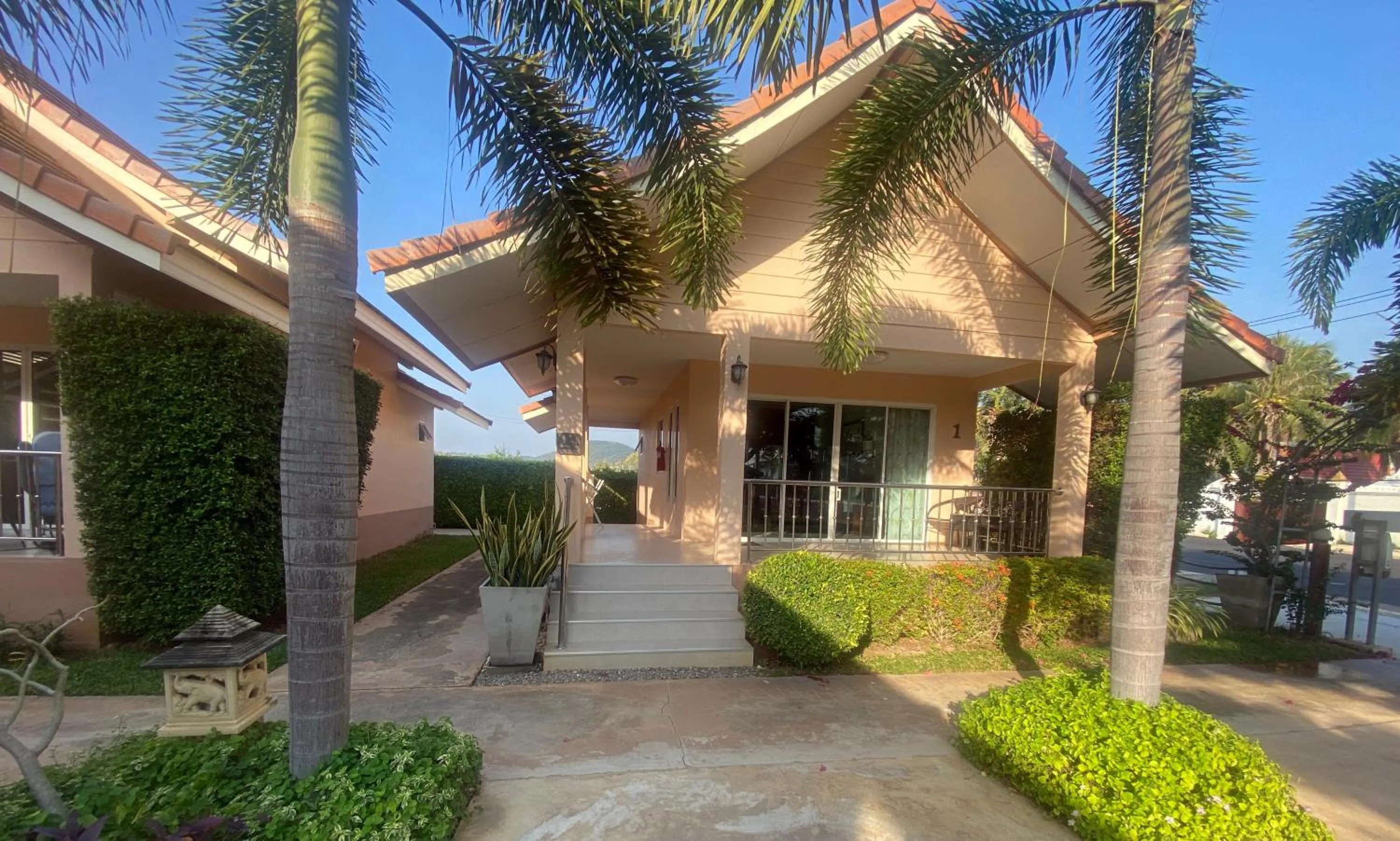 Property building in Chang Noi Hua Hin Pranburi fully accessible barrierefrei resort