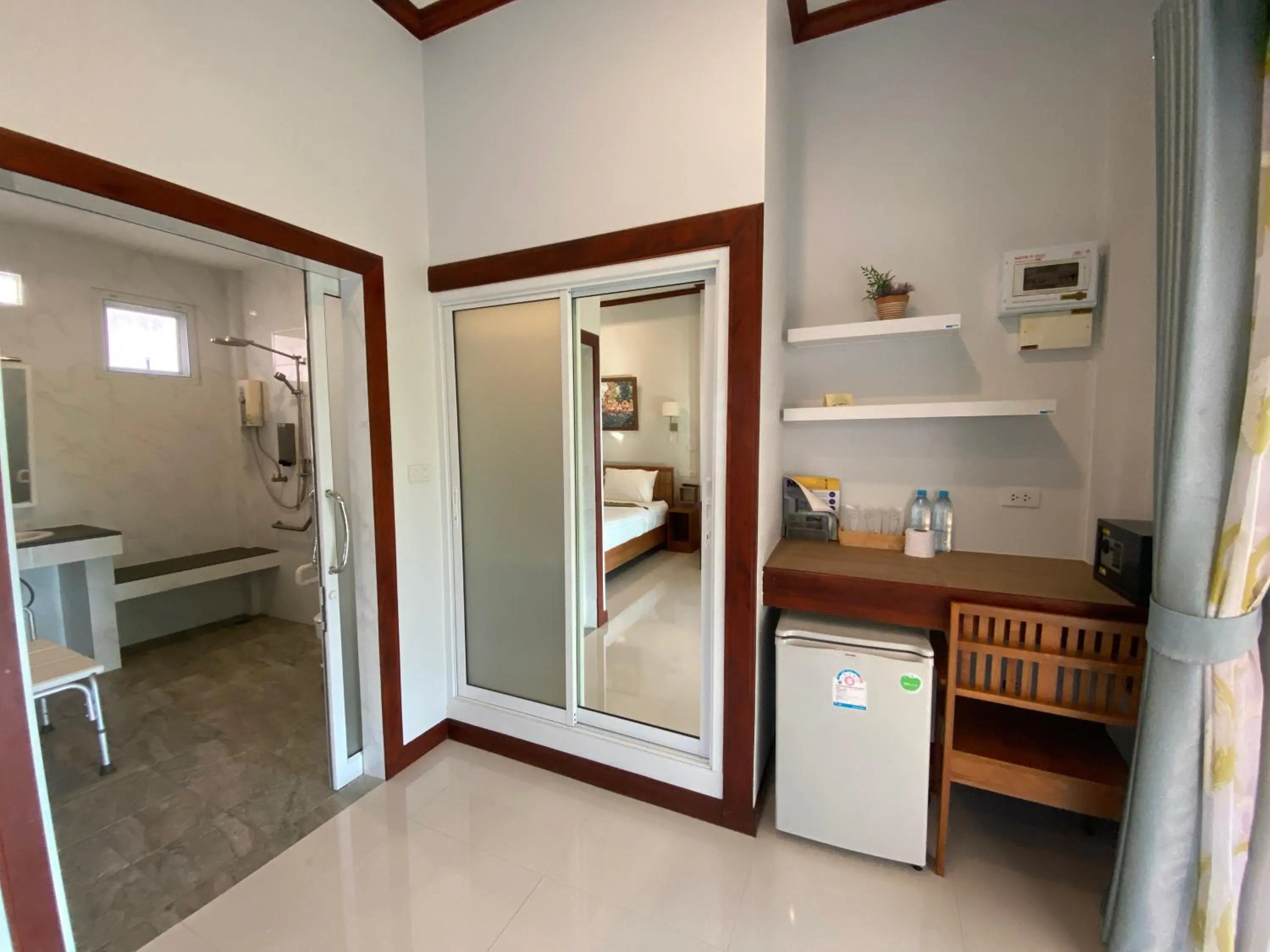Bathroom, Bed in Chang Noi Hua Hin Pranburi fully accessible barrierefrei resort