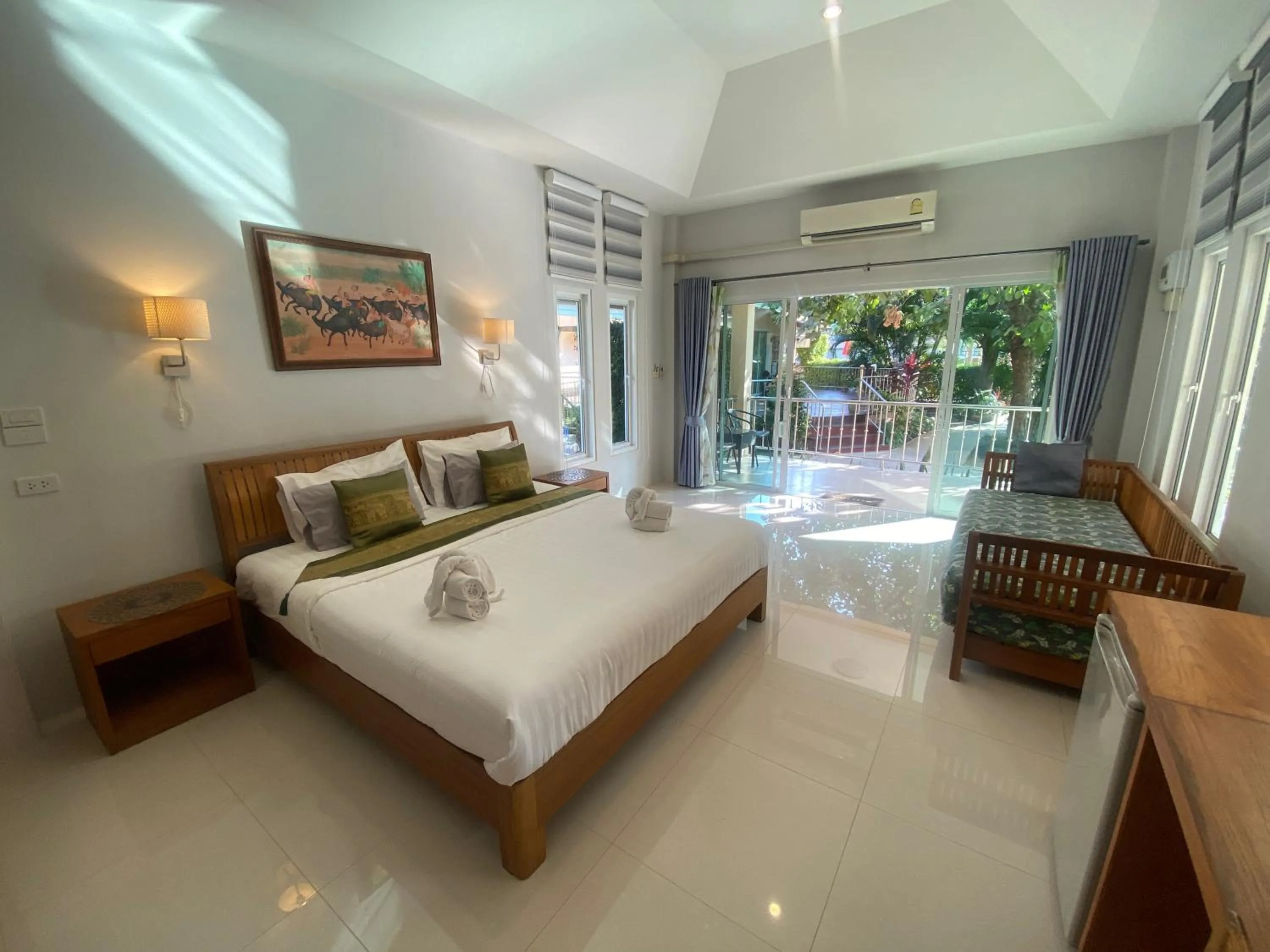 Photo of the whole room, Bed in Chang Noi Hua Hin Pranburi fully accessible barrierefrei resort