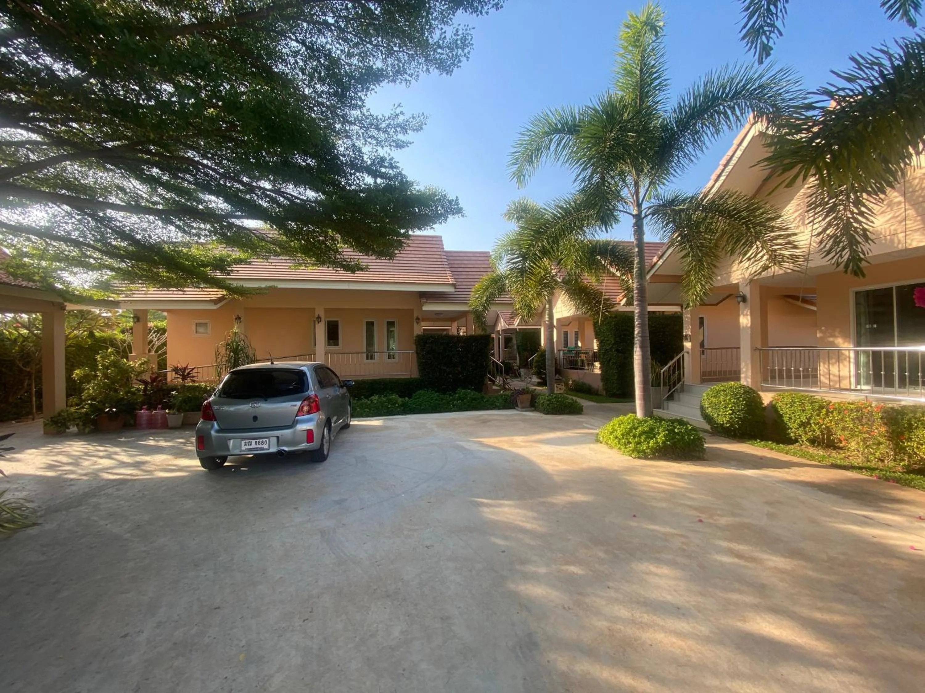 Property building in Chang Noi Hua Hin Pranburi fully accessible barrierefrei resort