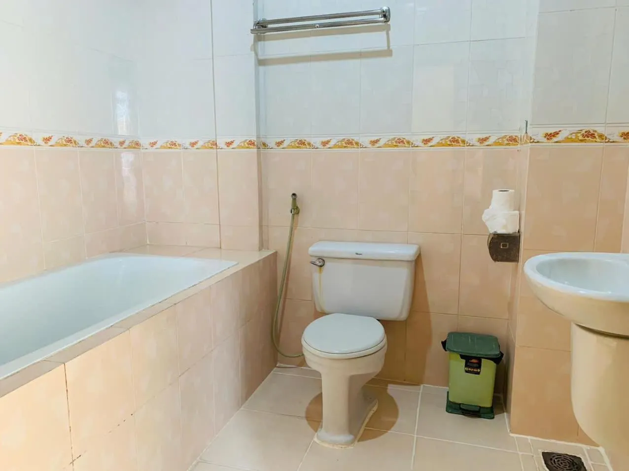 Shower in Hoang Yen Hotel