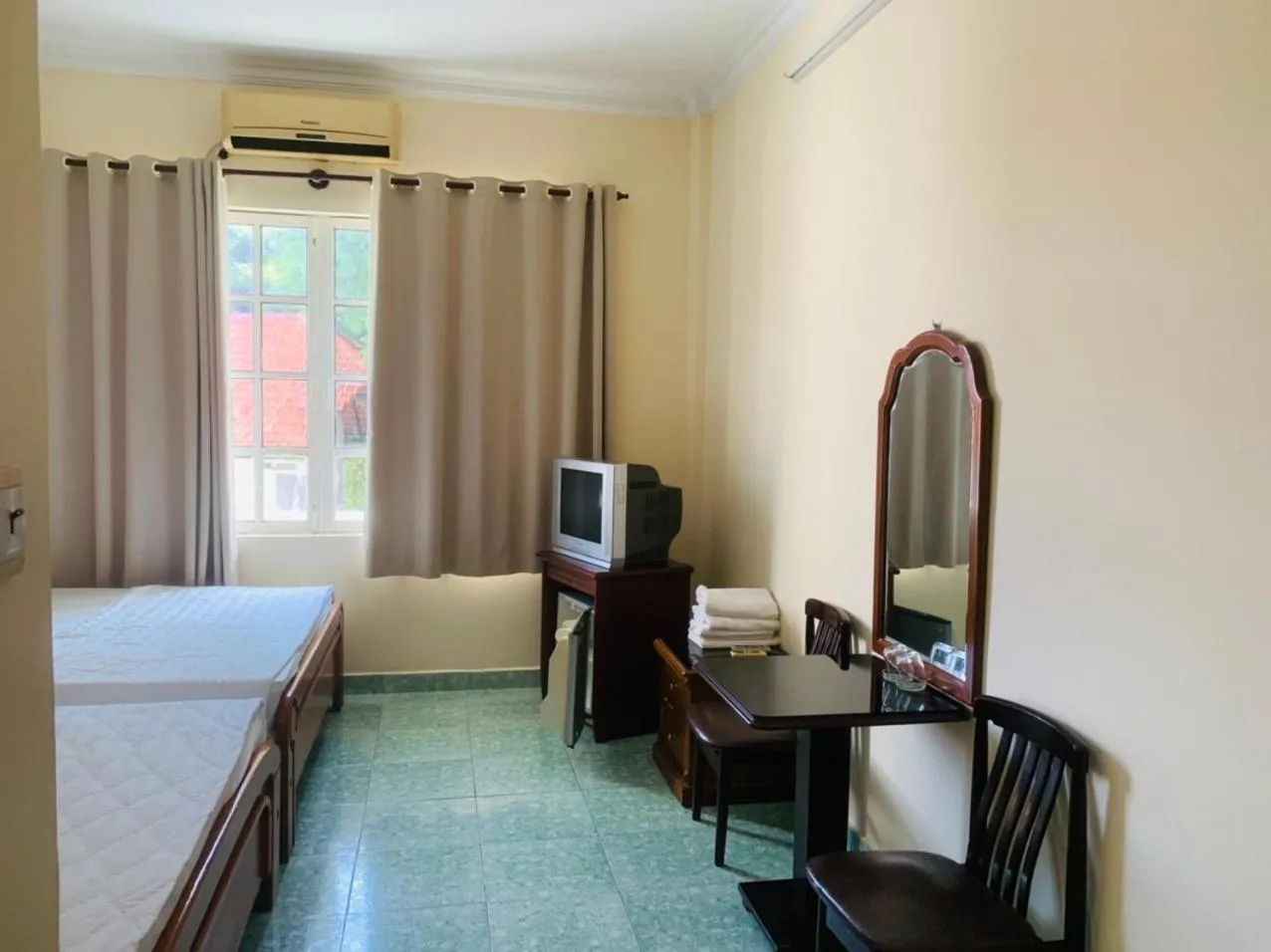 Bed in Hoang Yen Hotel