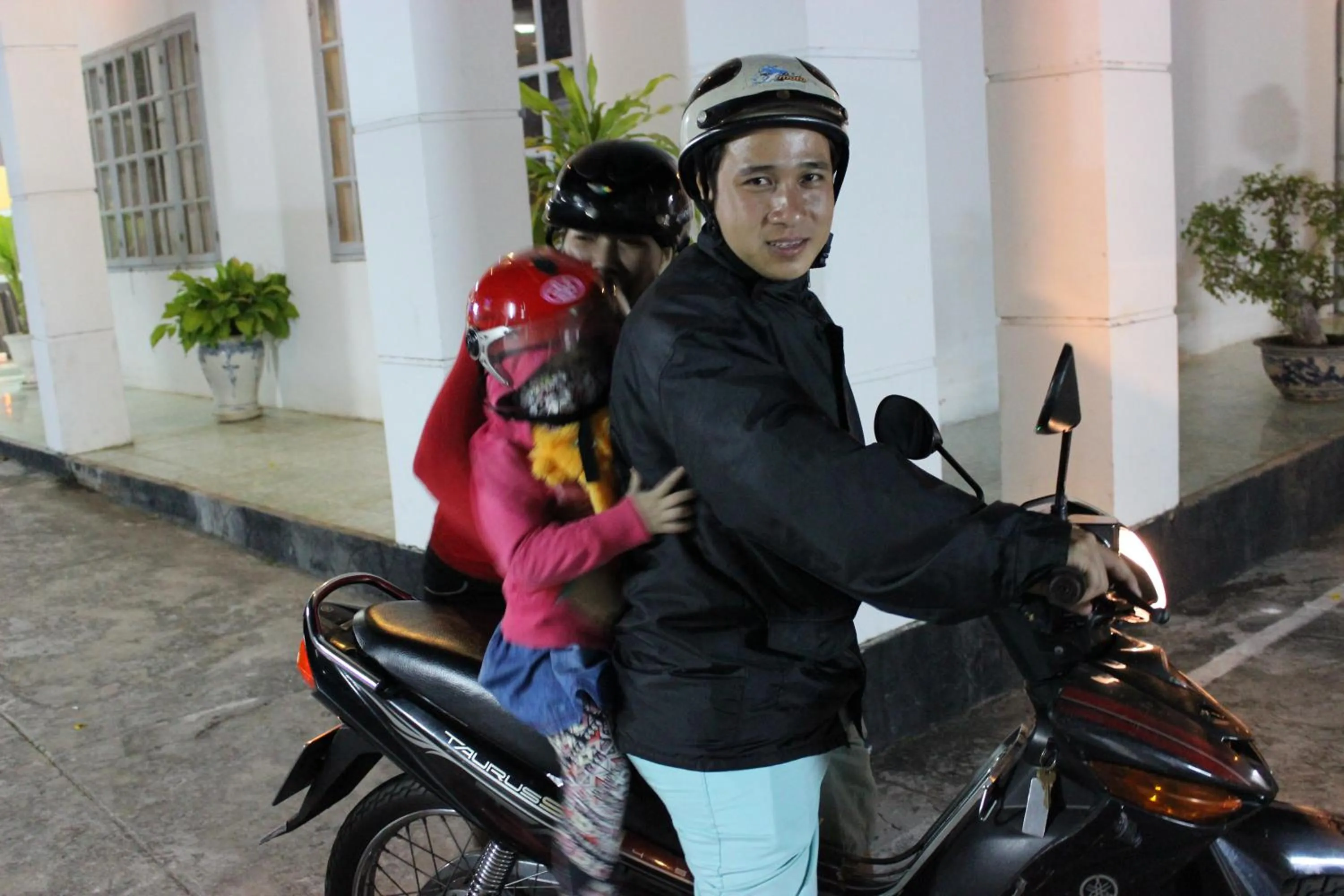 group of guests in Hoang Yen Hotel