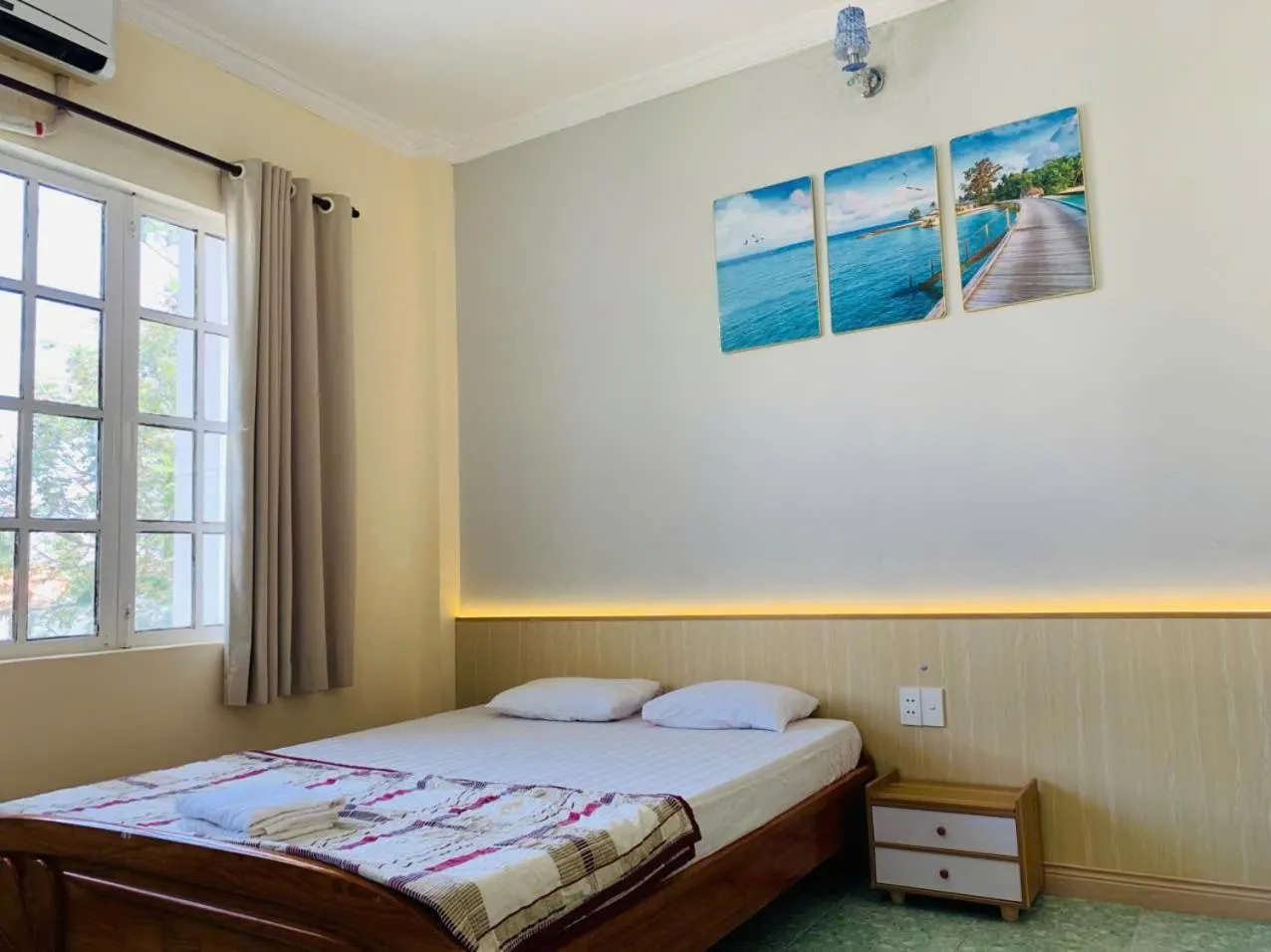 Bedroom, Bed in Hoang Yen Hotel