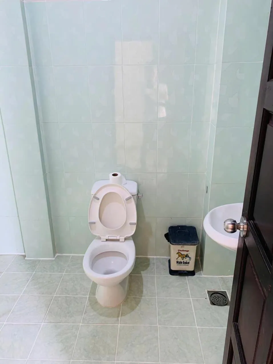 Shower in Hoang Yen Hotel