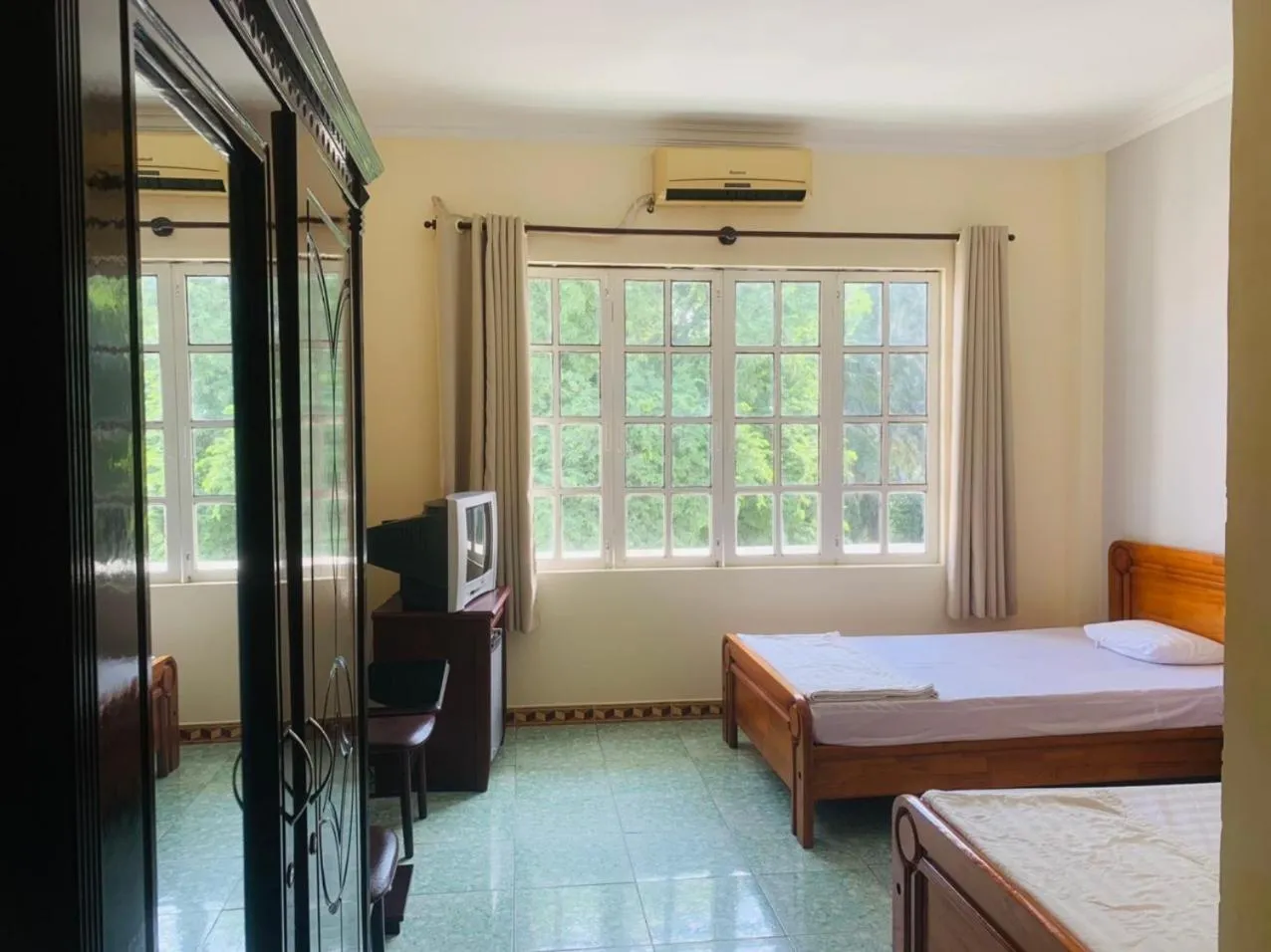 Bed in Hoang Yen Hotel