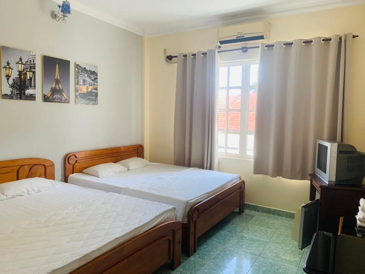 Bed in Hoang Yen Hotel