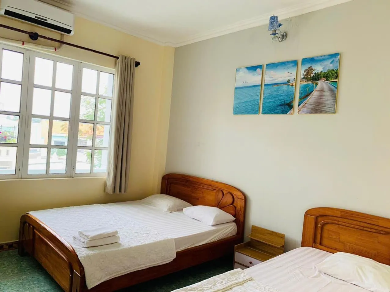 Bed in Hoang Yen Hotel