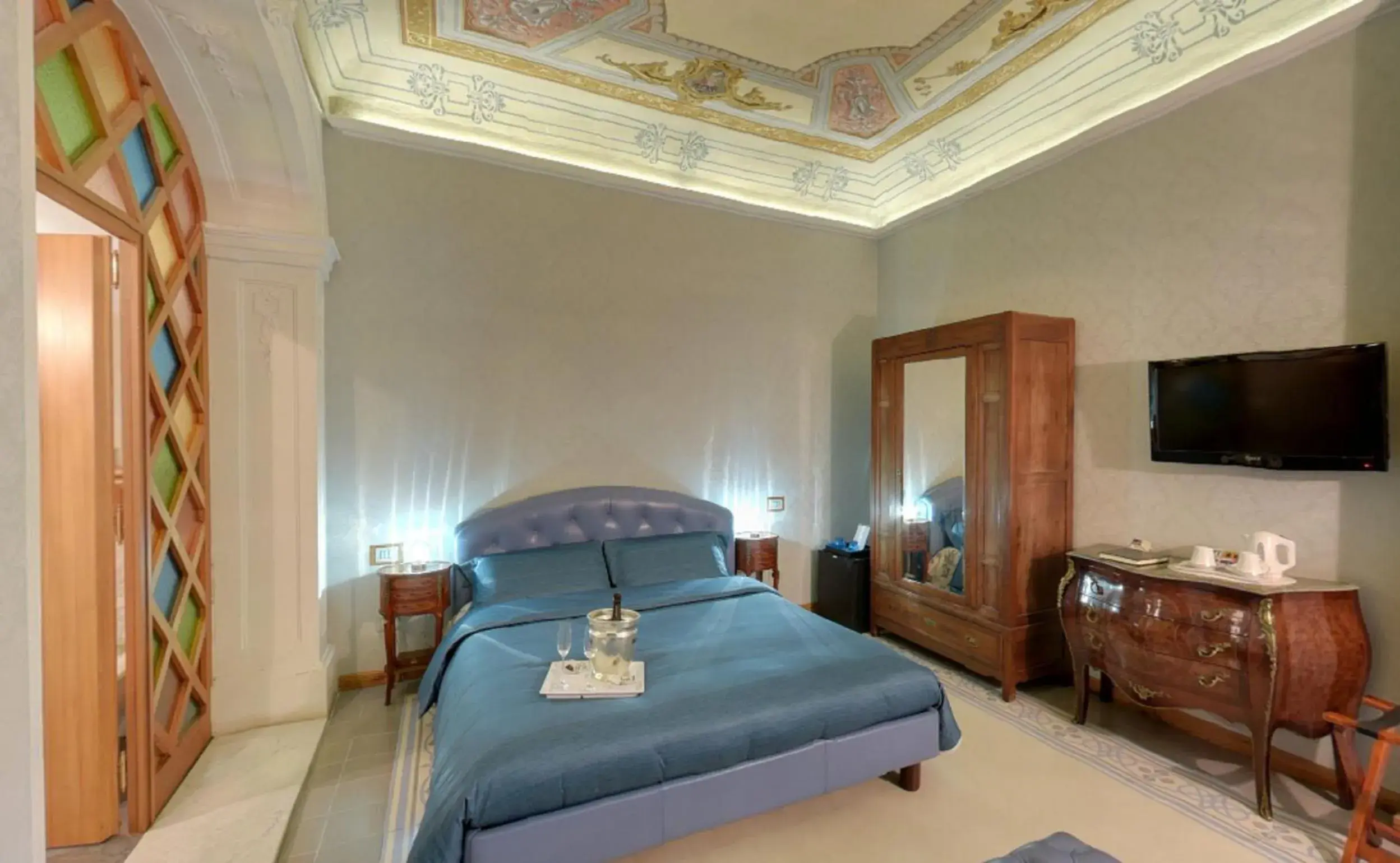 Superior Double Room in B&B Cavour10 Firenze Superior Double Room in B&B Cavour10 Firenze