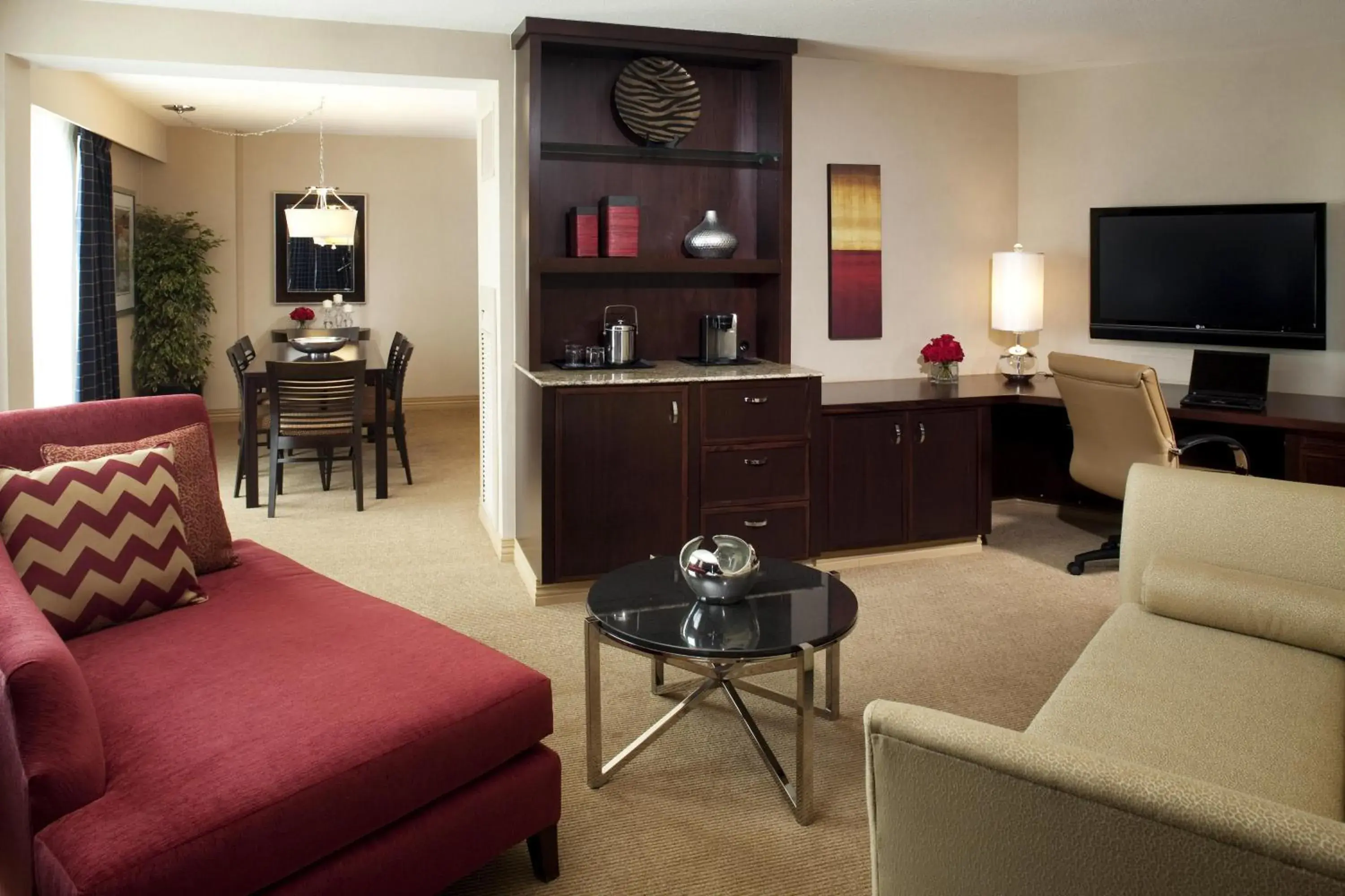 Club level, 1 Bedroom Executive Suite, 1 King or 2 Queen in Sheraton Albuquerque Uptown by Marriott Club level, 1 Bedroom Executive Suite, 1 King or 2 Queen in Sheraton Albuquerque Uptown by Marriott