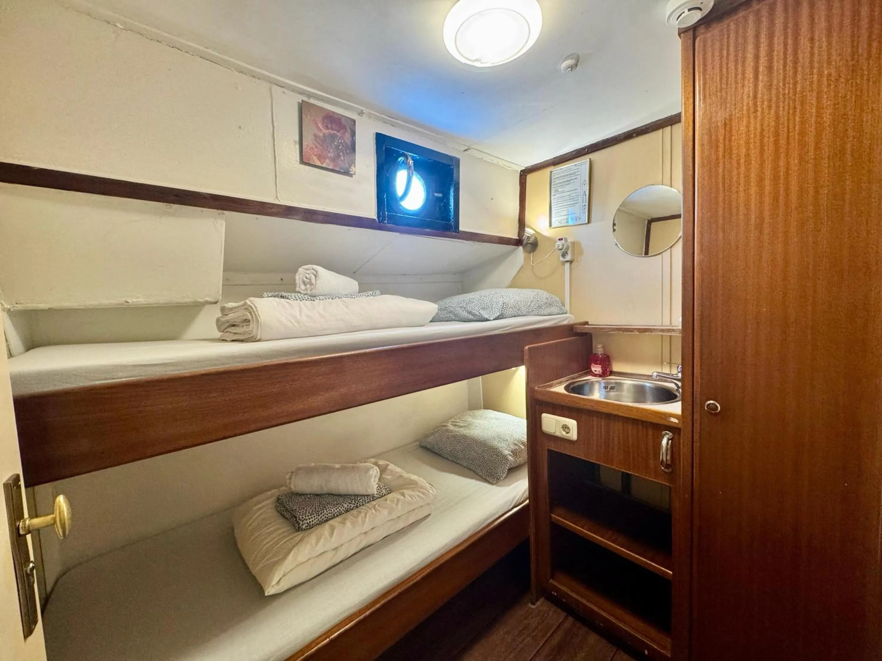 Photo of the whole room, Bed in Passengership Avanti