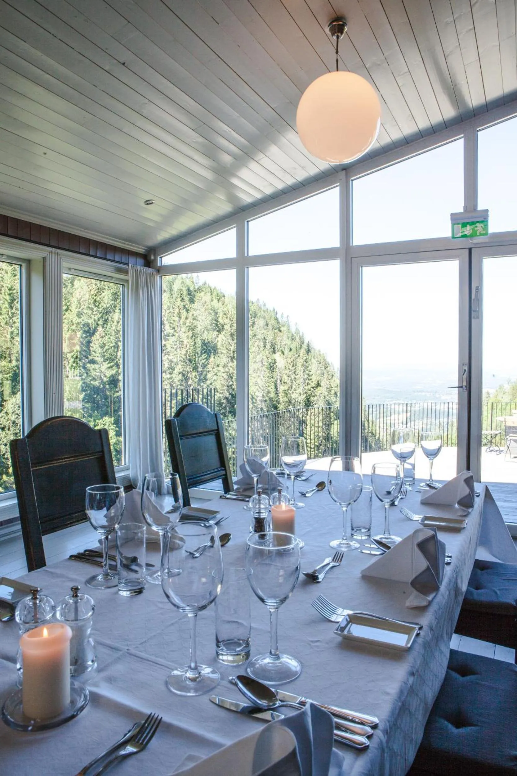 Restaurant/places to eat in Kleivstua Hotel near Krokskogen