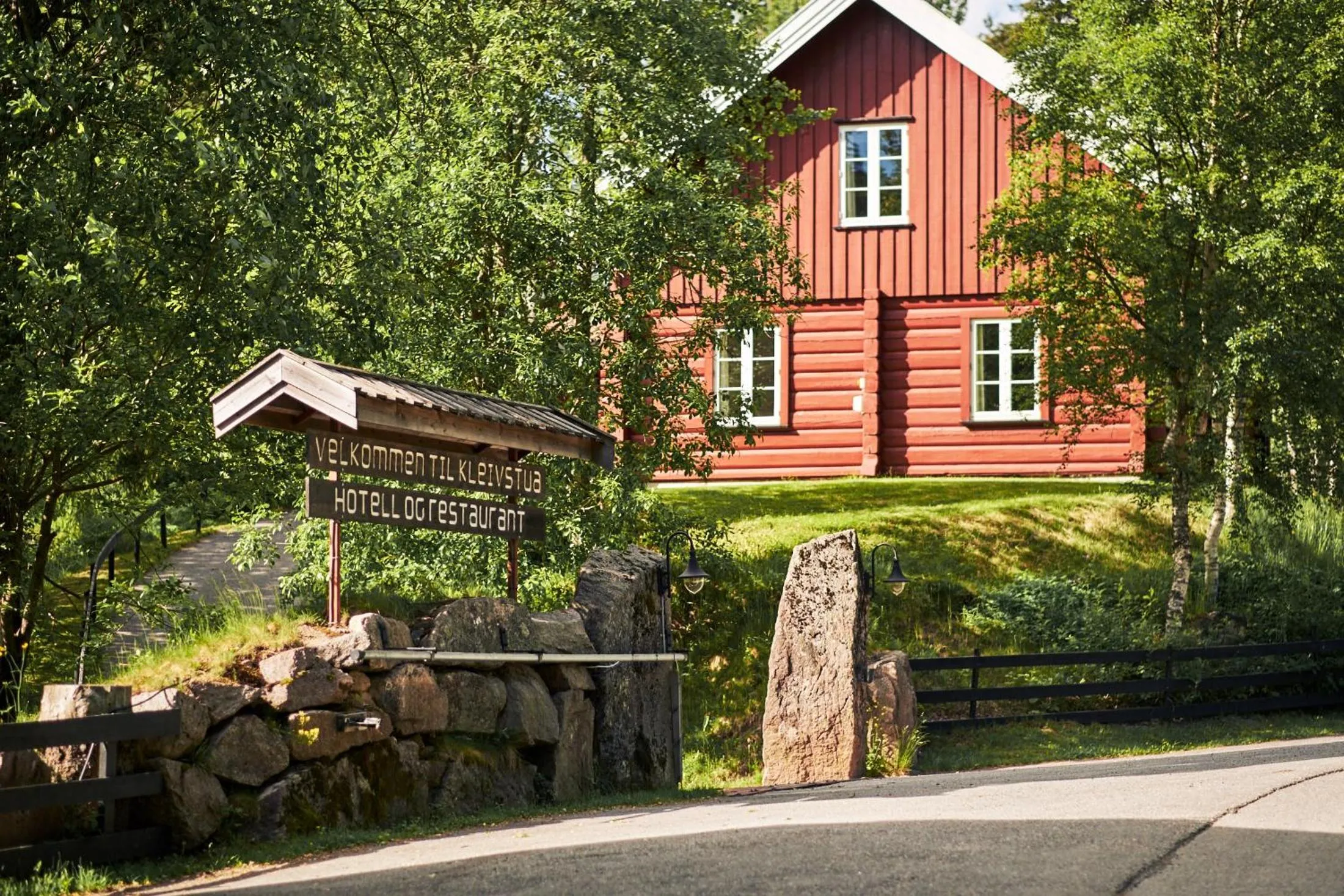 Facade/entrance in Kleivstua Hotel near Krokskogen