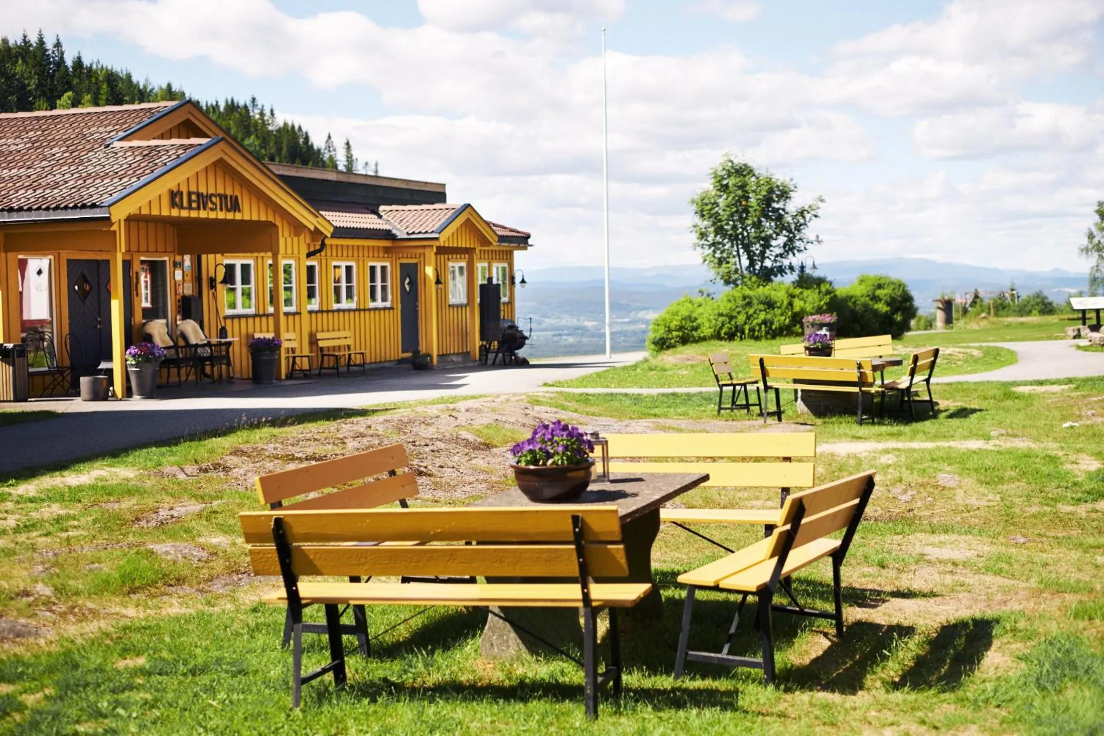 Facade/entrance in Kleivstua Hotel near Krokskogen