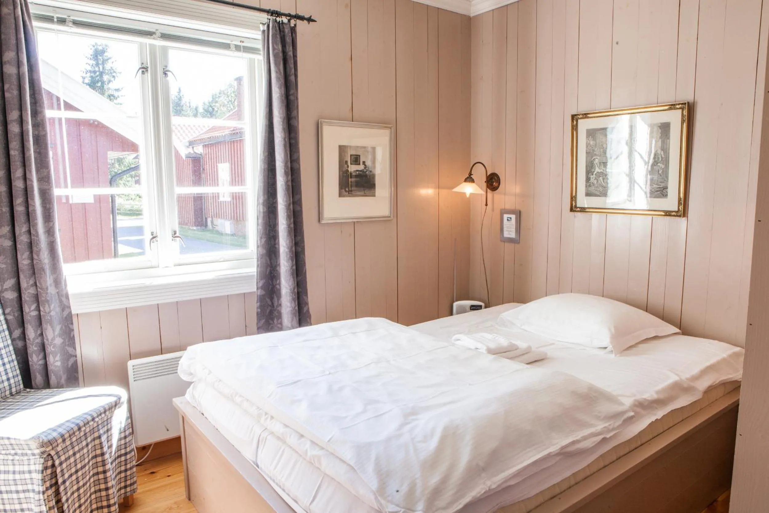 Bed in Kleivstua Hotel near Krokskogen