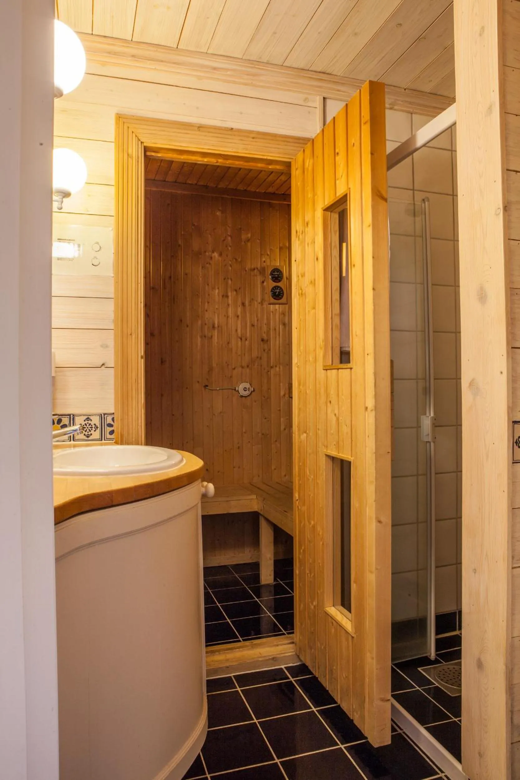 Bathroom in Kleivstua Hotel near Krokskogen