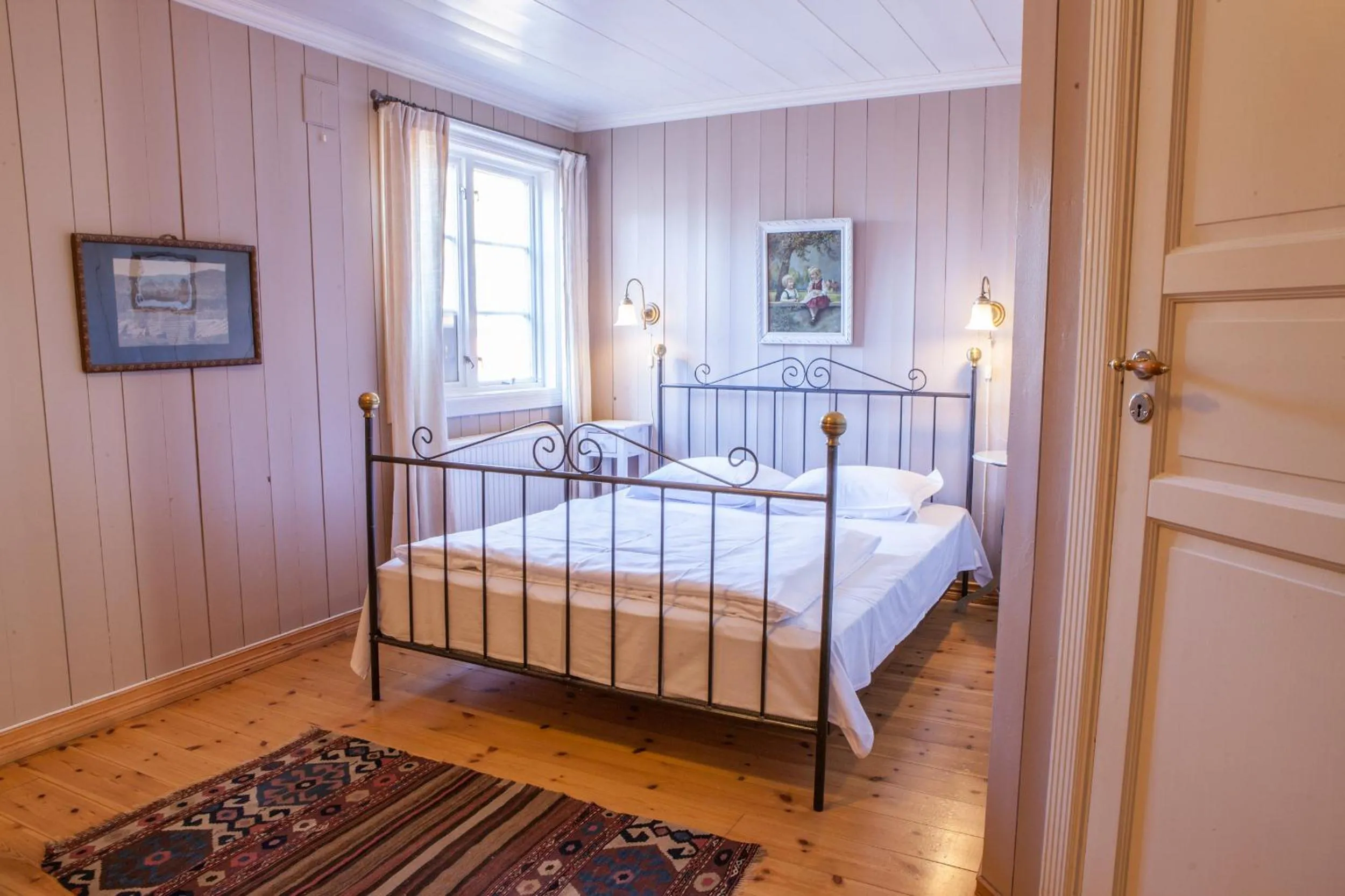 Bed in Kleivstua Hotel near Krokskogen