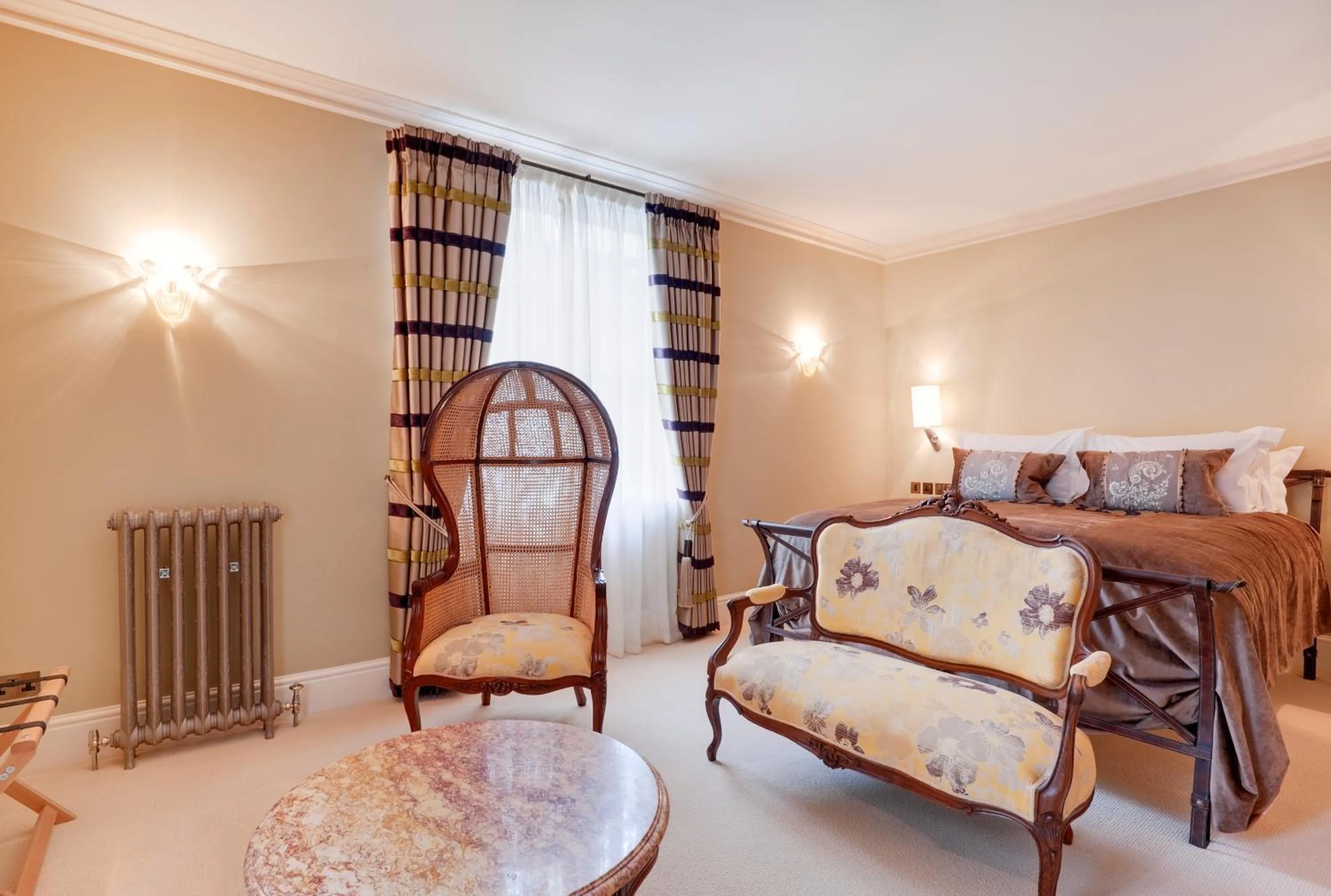 Toilet, Bed in Southernhay House Hotel