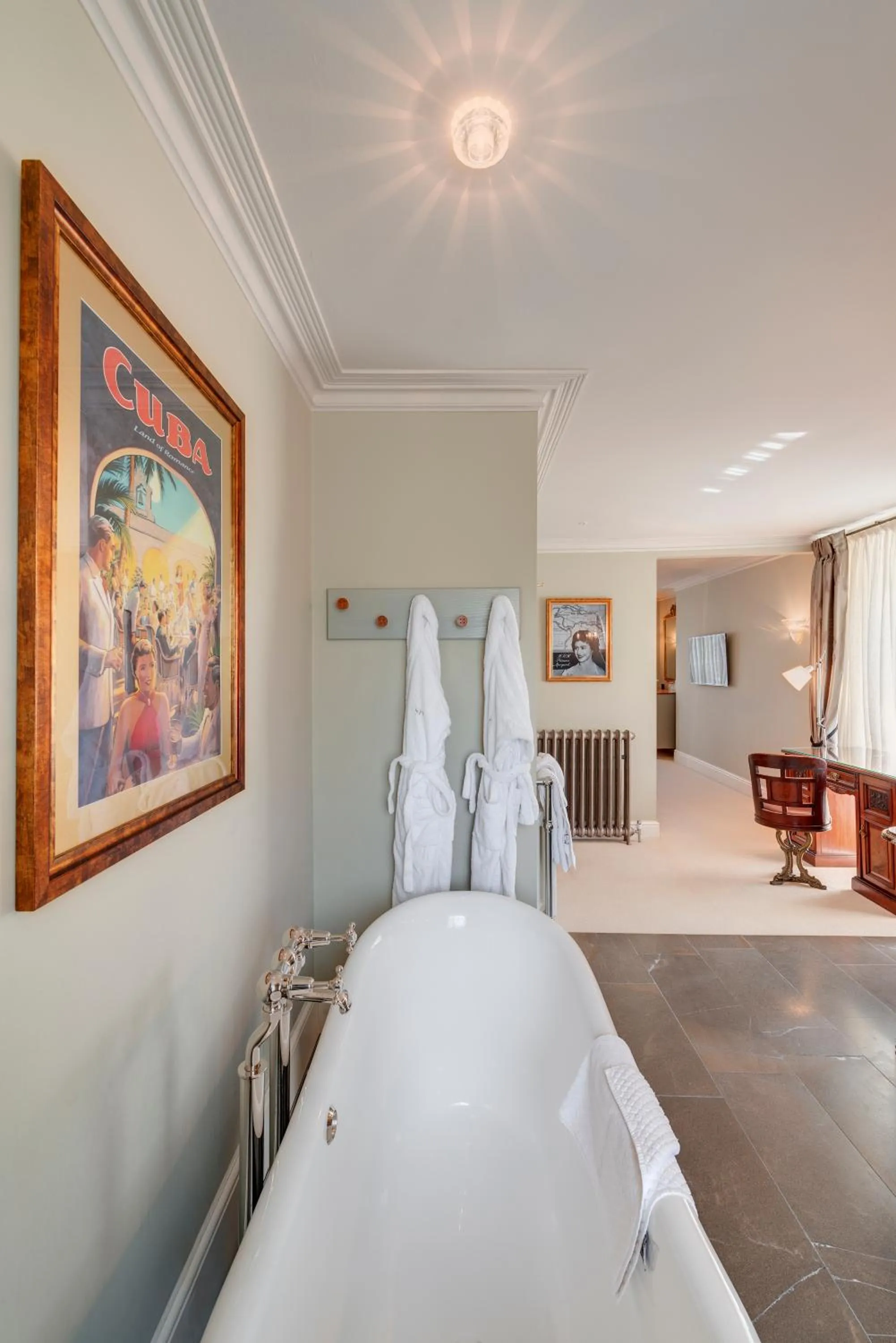 Bathroom, Bed in Southernhay House Hotel