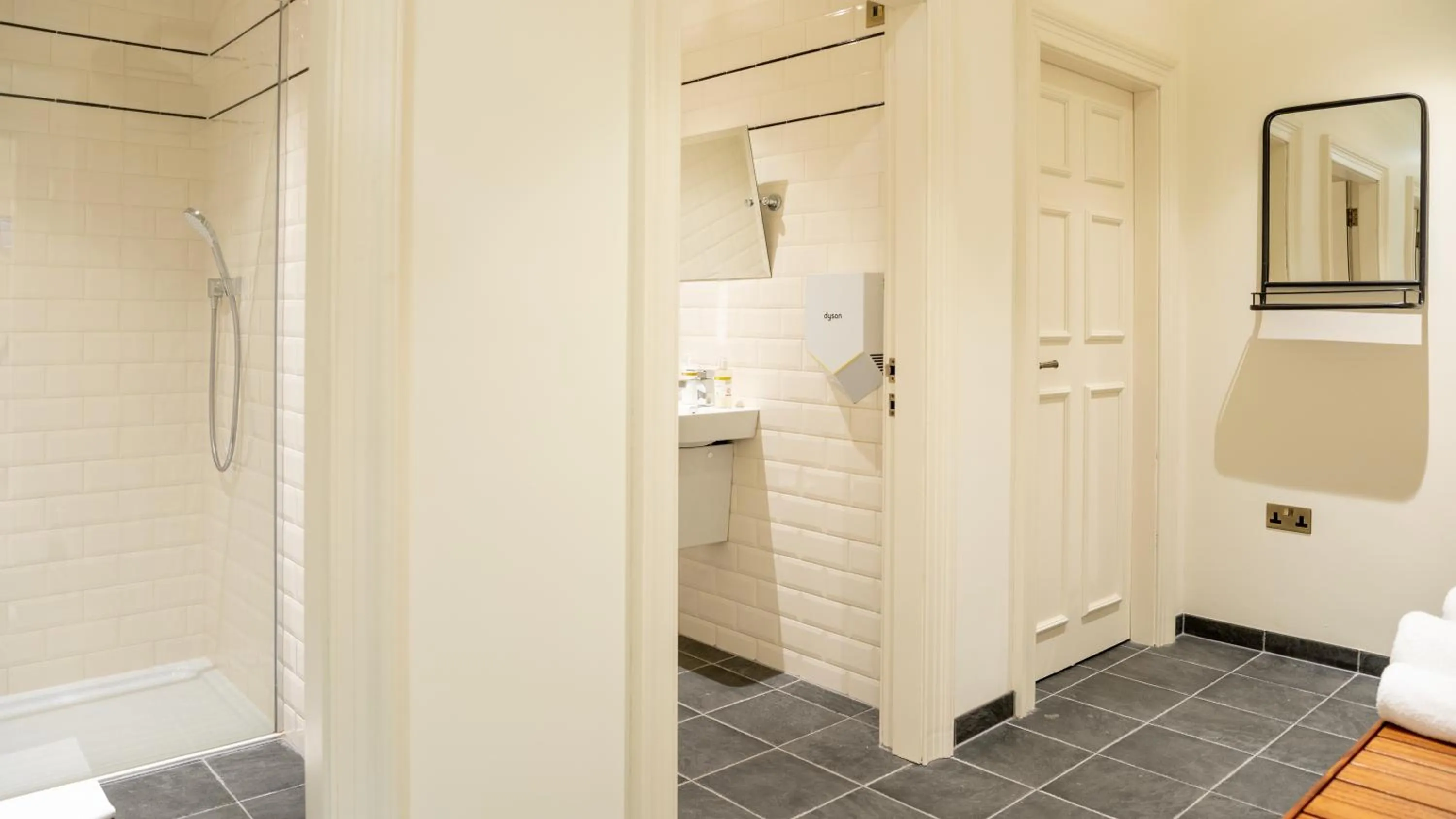 Bathroom in Southernhay House Hotel