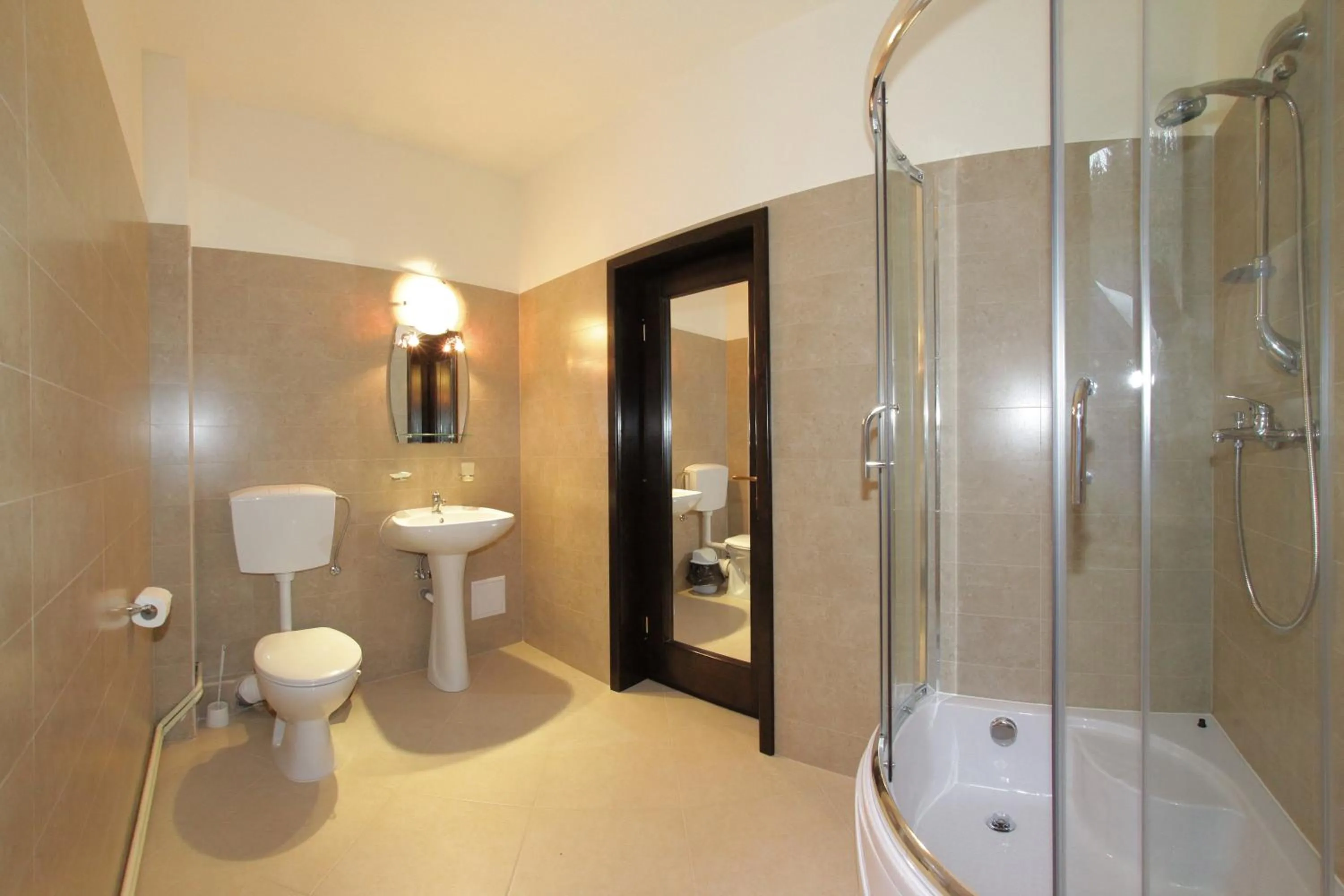 Shower in Hotel Stavilar