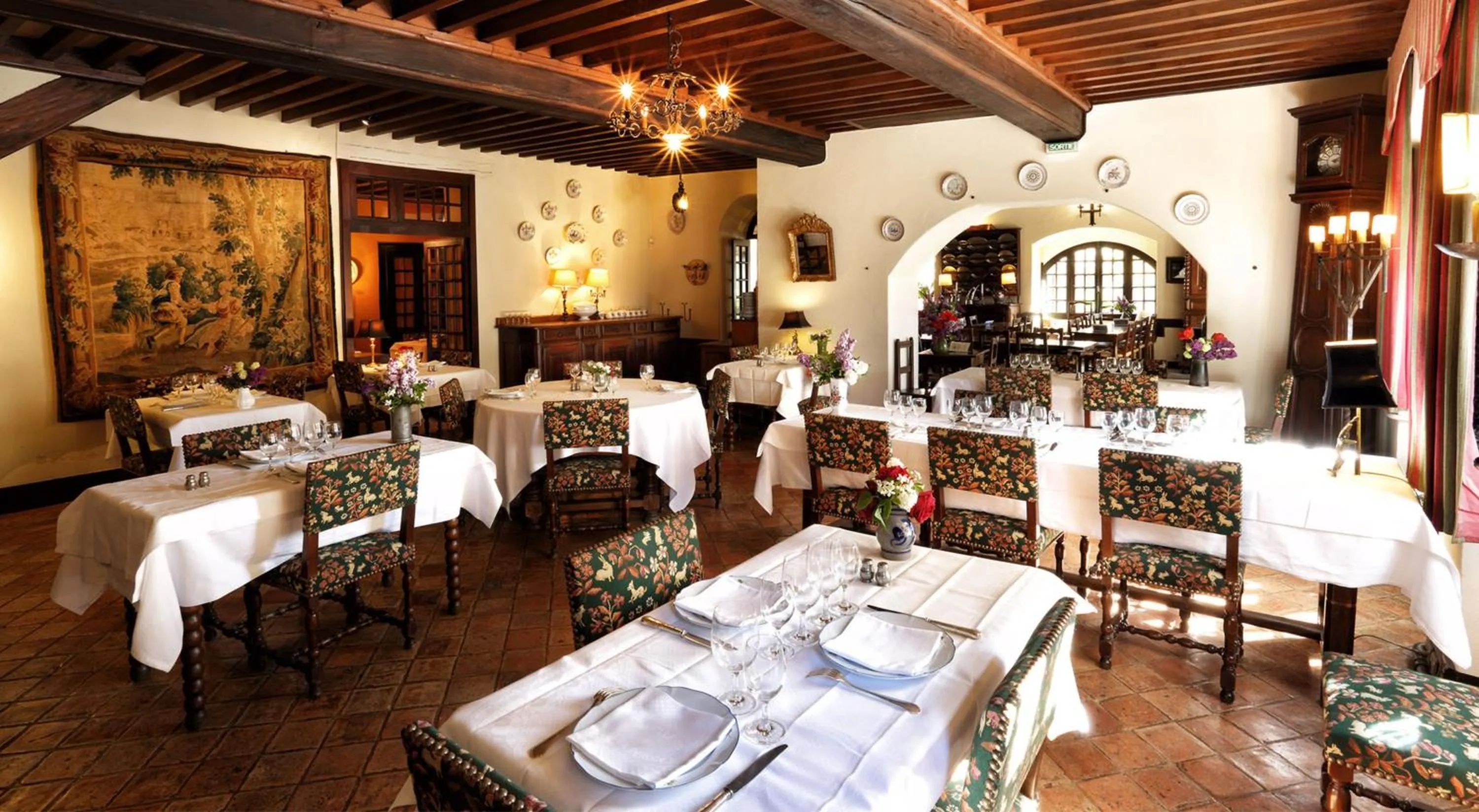 Property building in Hostellerie du Vieux Pérouges