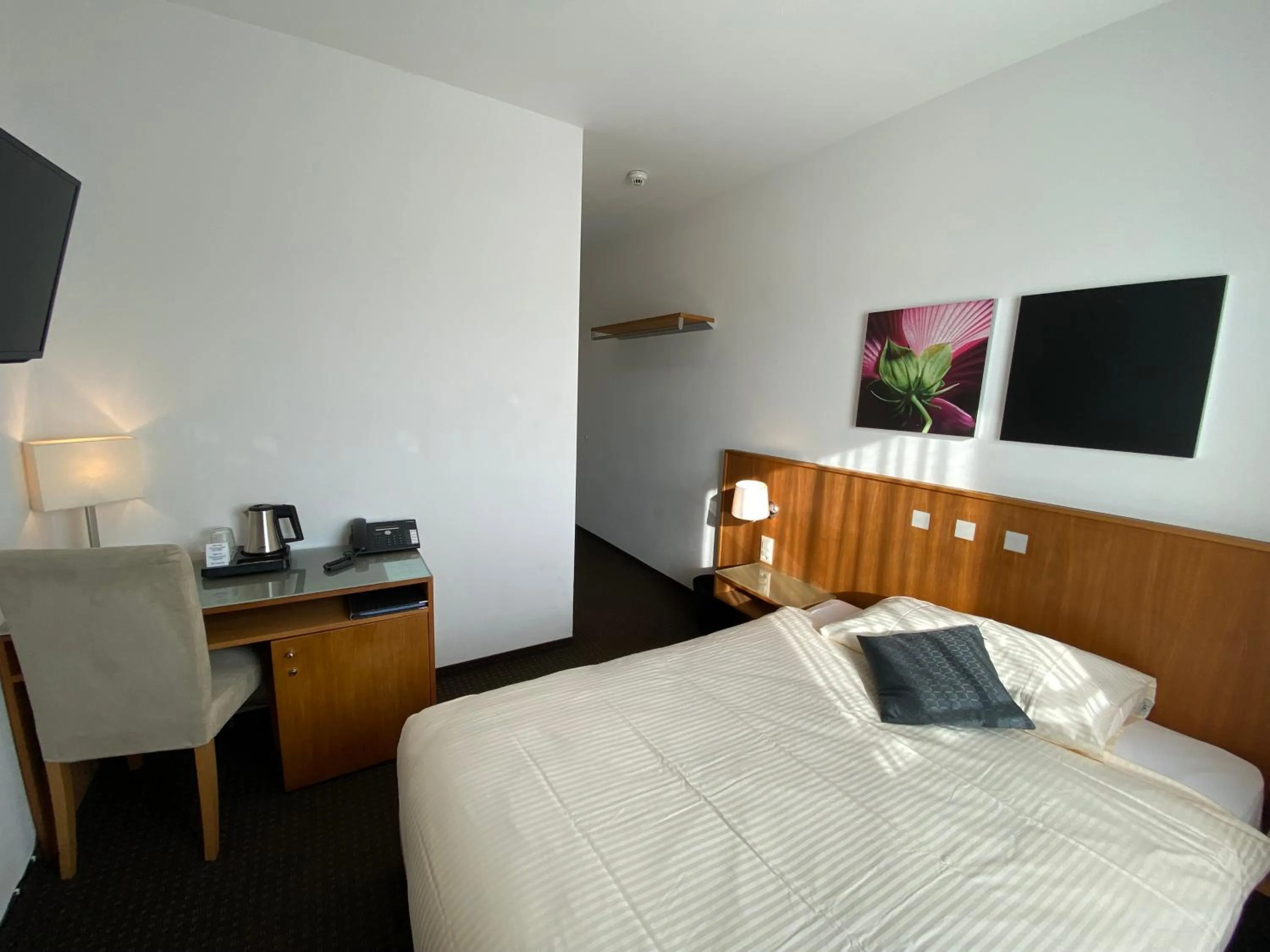 Photo of the whole room, Bed in Businesshotel Lux