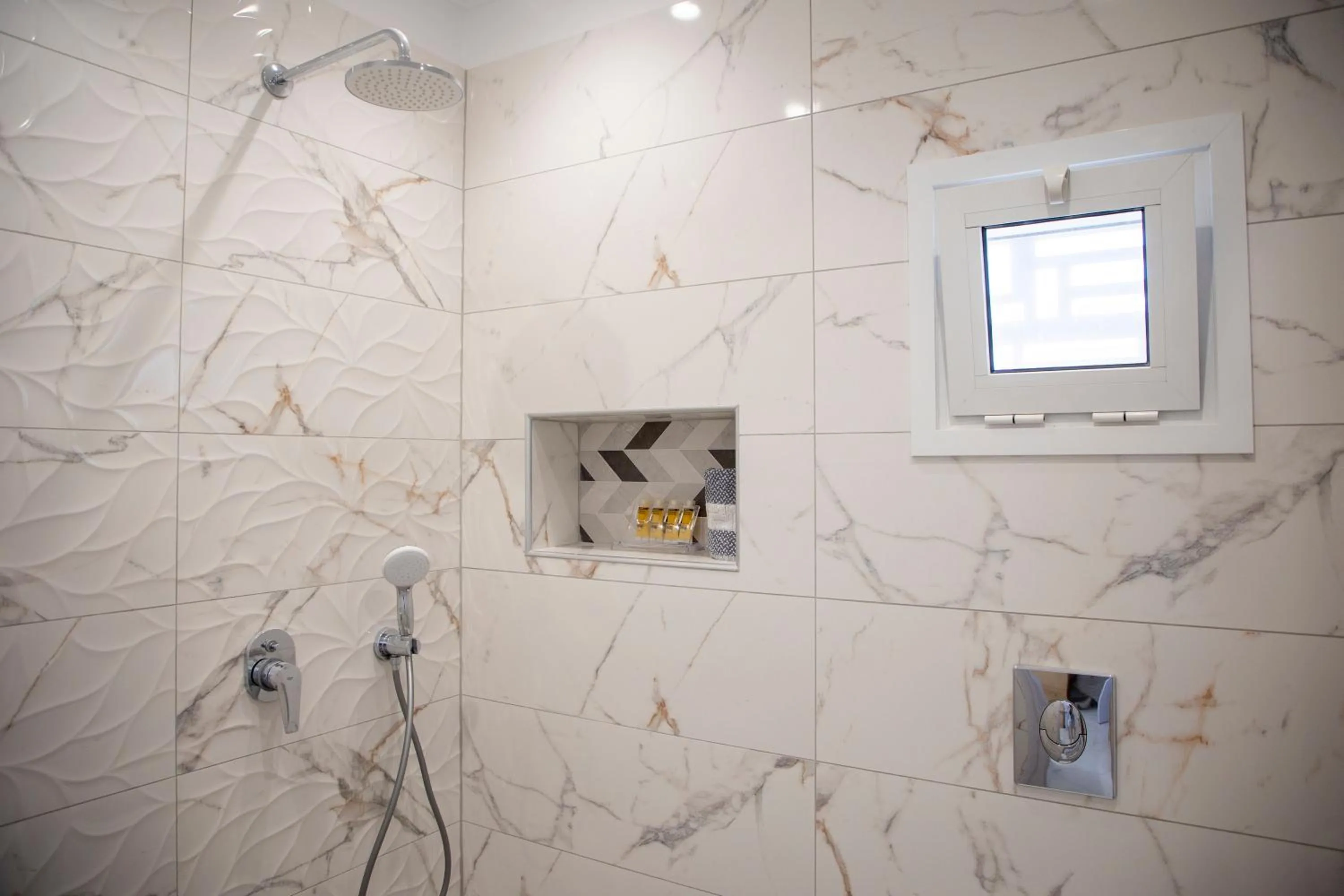 Shower in Sunrise Studios