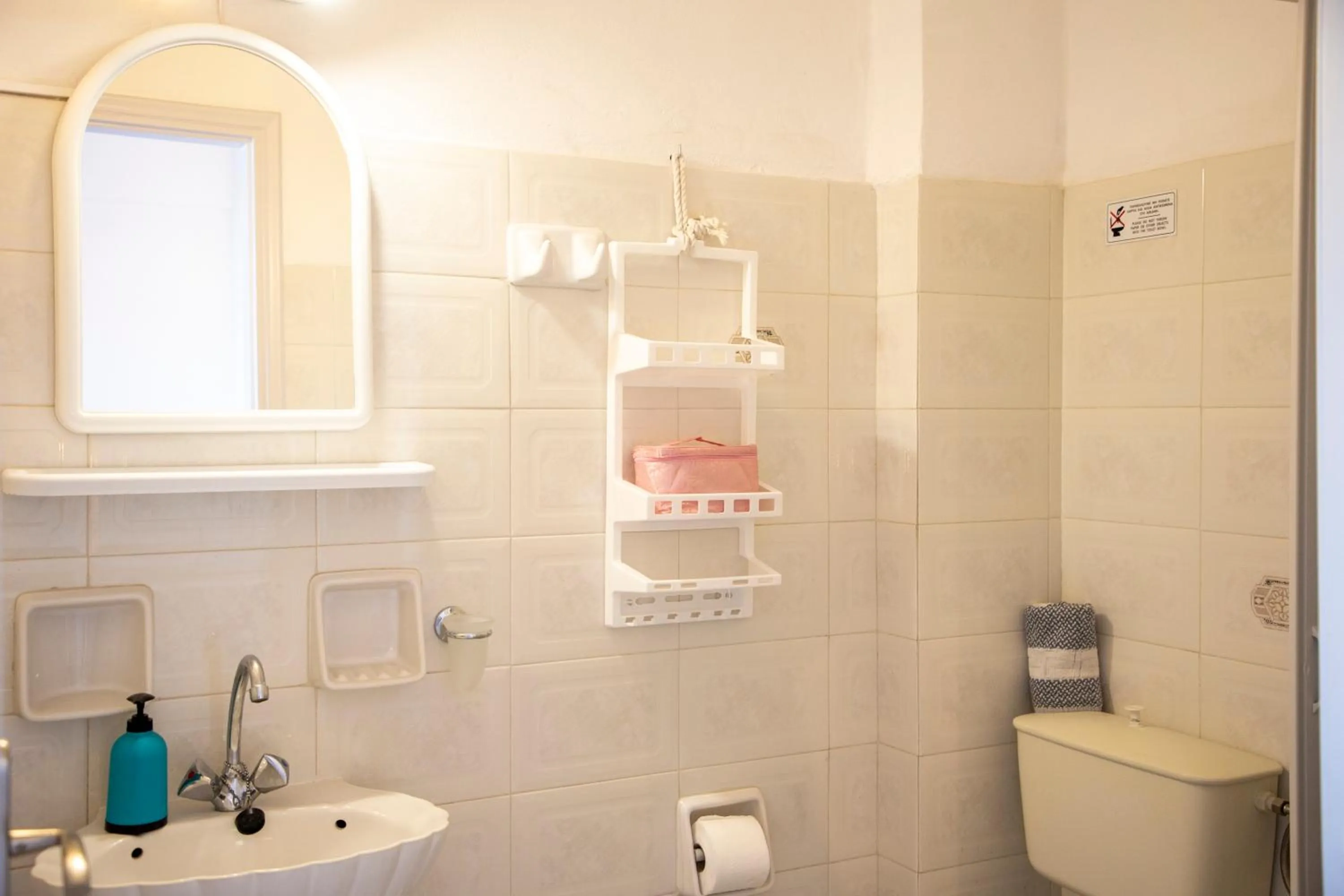 Shower in Sunrise Studios