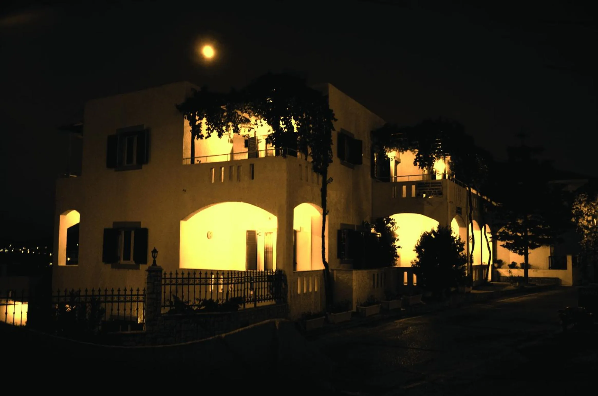 Facade/entrance in Sunrise Studios